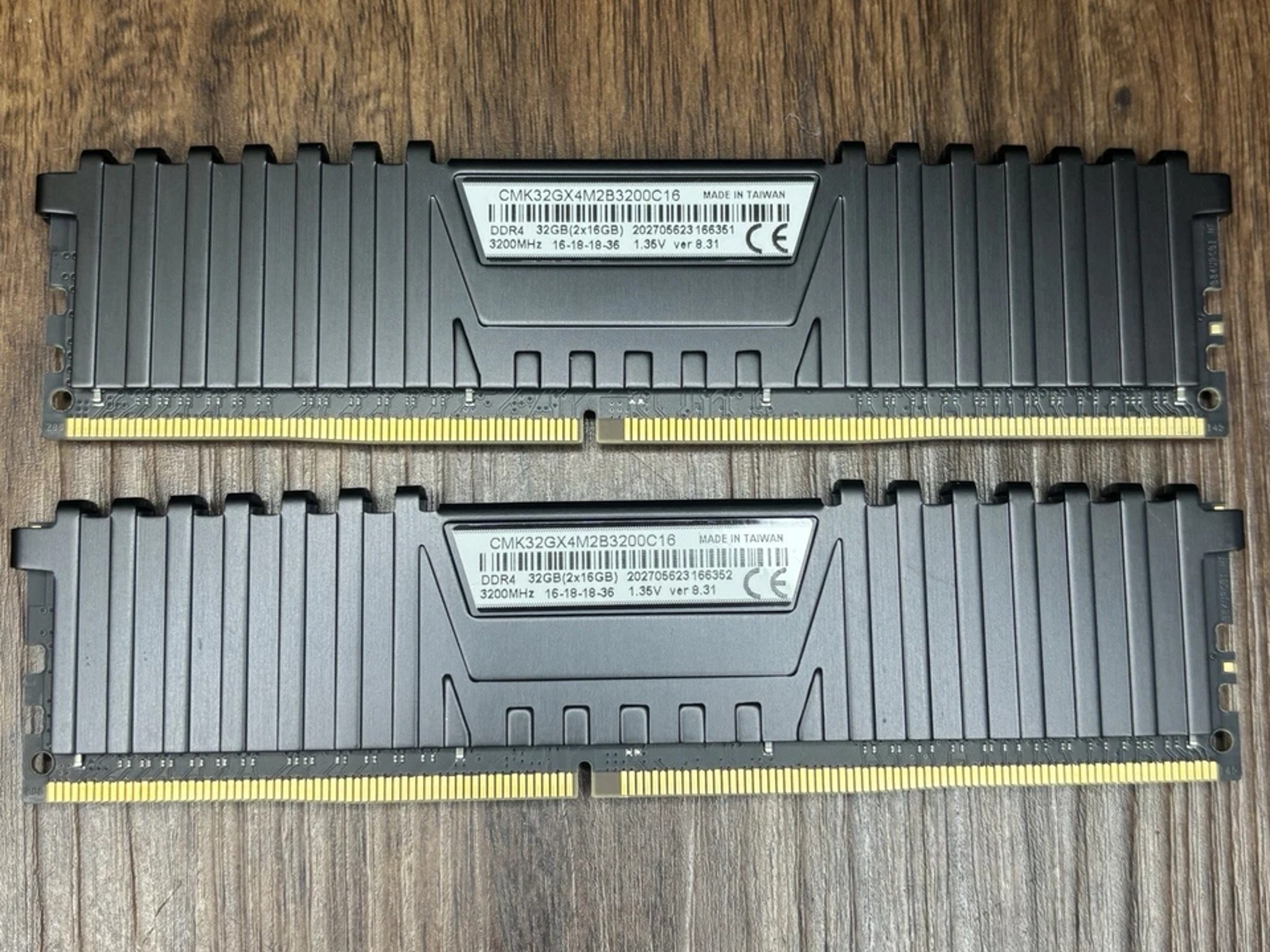 Corsair Vengeance LPX DDR4 32GB (2x16GB) 3200MHz DIMM RAM 288-Pin