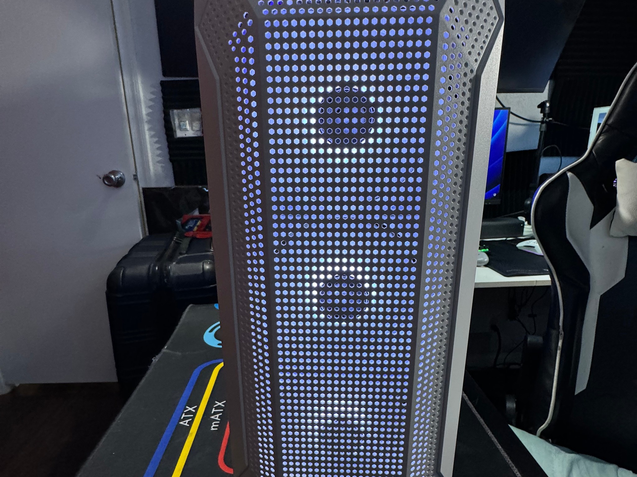 White N’ Black RTX Gaming PC - i5 6500 / RTX 2060