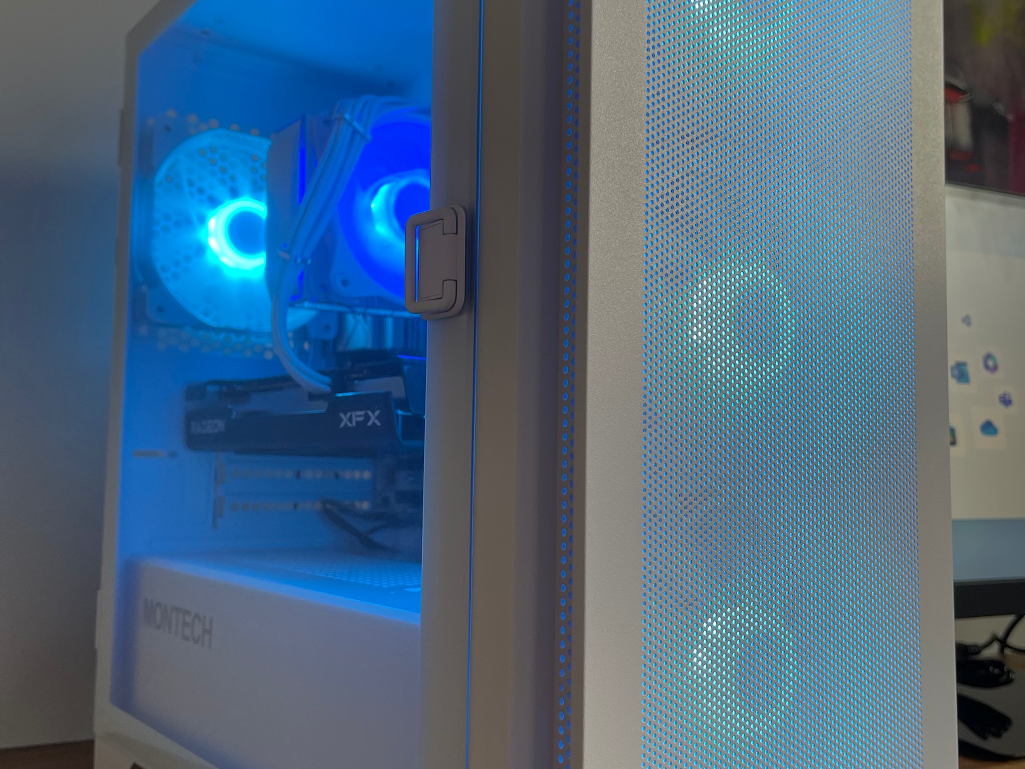 🥶 ALL WHITE 1080p Streaming/Gaming PC | RX 6600, Ryzen 5 3600, 1TB SSD 🥶