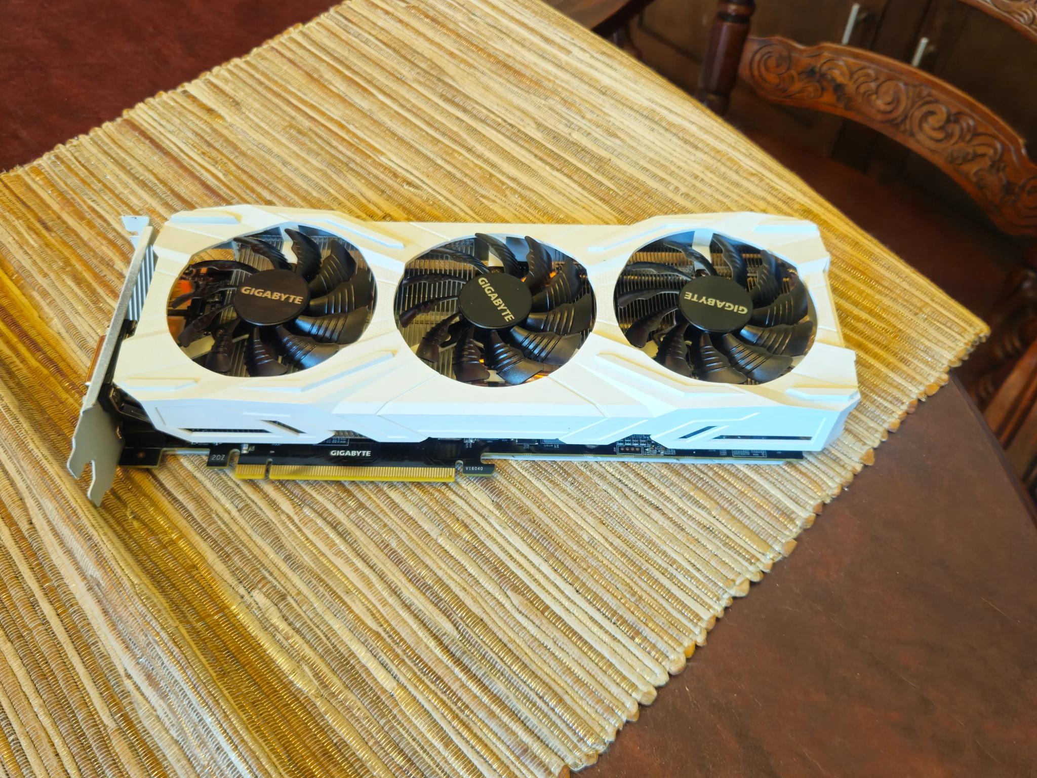 White GTX 1080