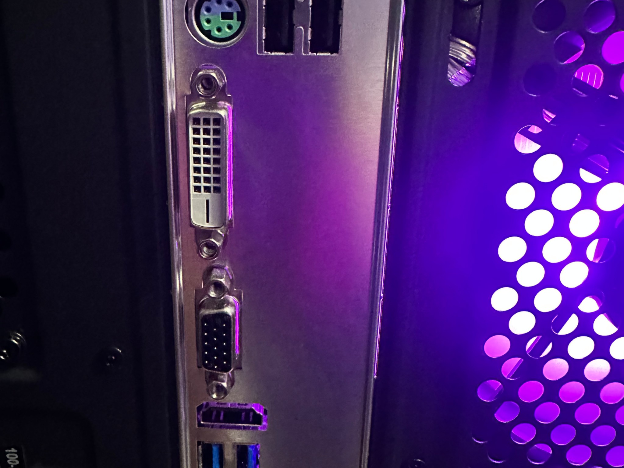 Ryzen 5 2600|GTX 1070|16g DDR4 Ram|650w PSU|256g M.2 NVME| 1TB 3.5" HDD|A320m Motherboard