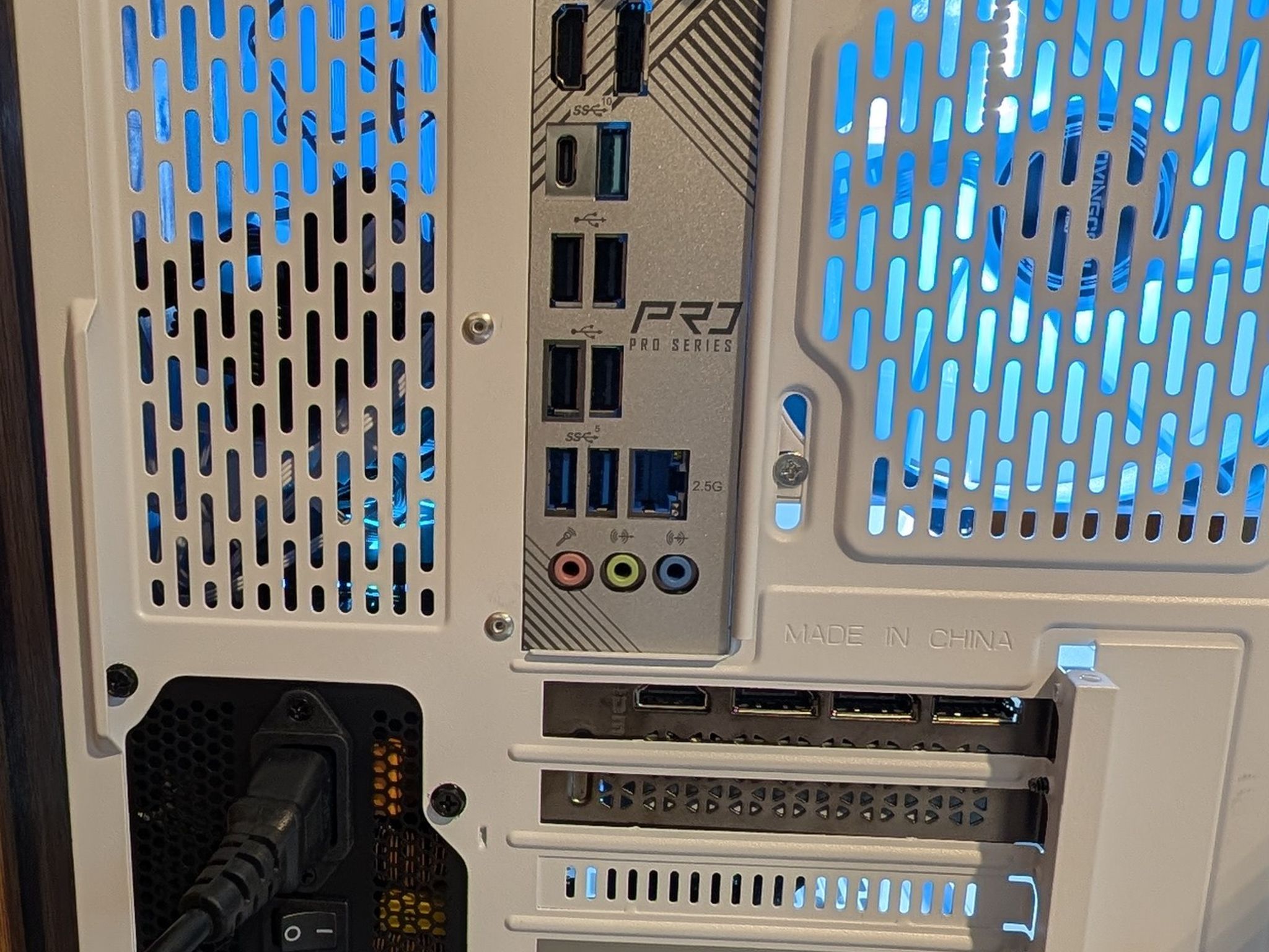 RTX 5070 | RYZEN 5 7600X | 1TB SSD | 16GB DDR5 | 750W | 360MM AIO