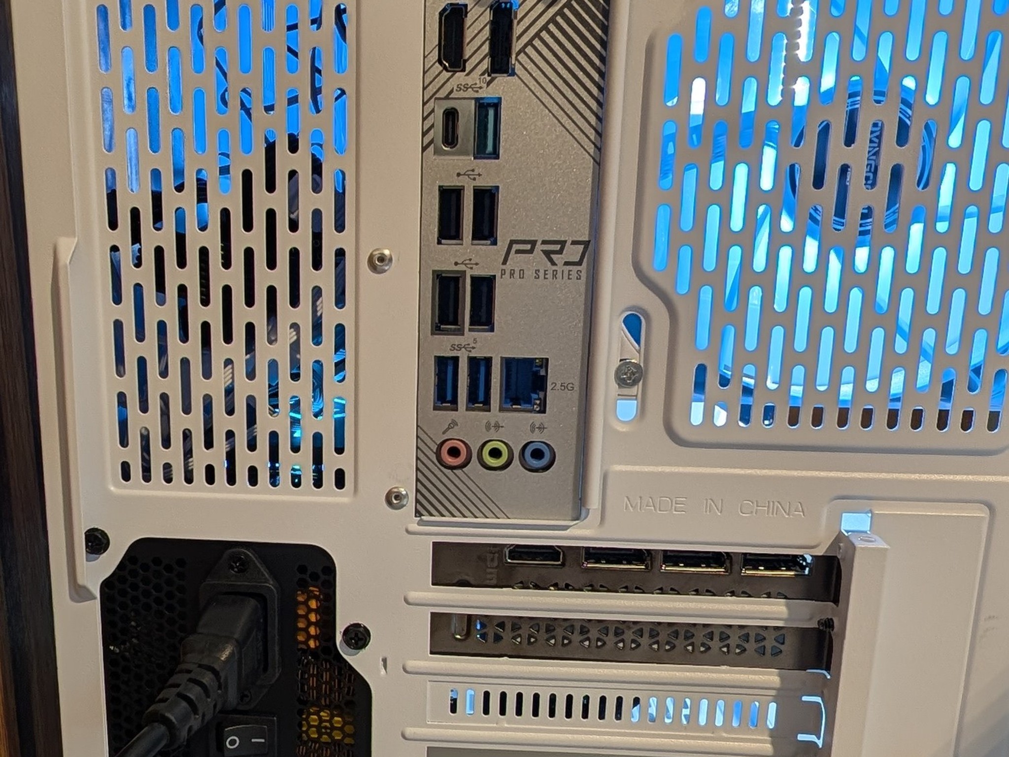 RTX 5070 | RYZEN 5 7600X | 1TB SSD | 16GB DDR5 | 750W | 360MM AIO