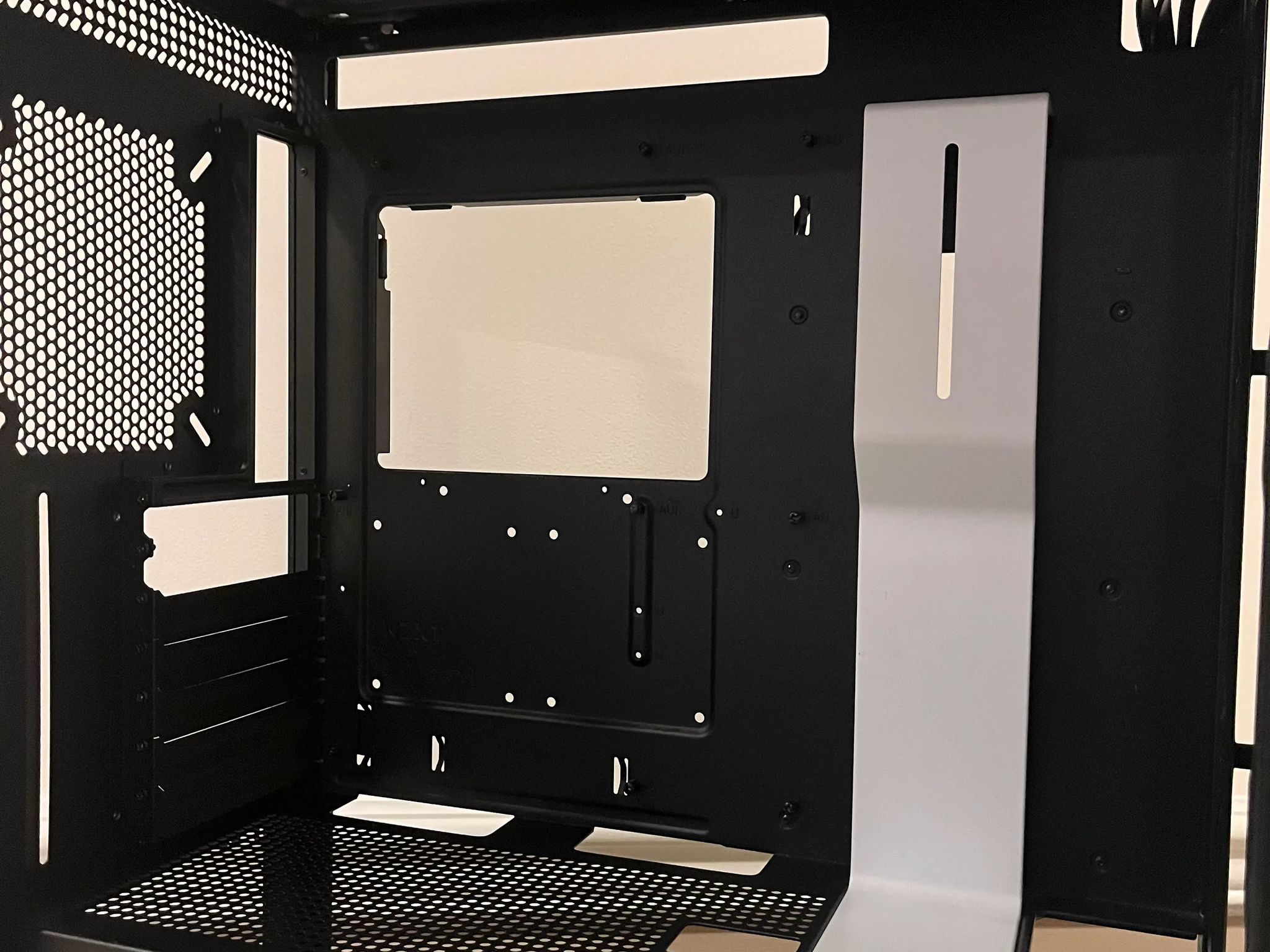 Like New H7 White/Black NZXT Case