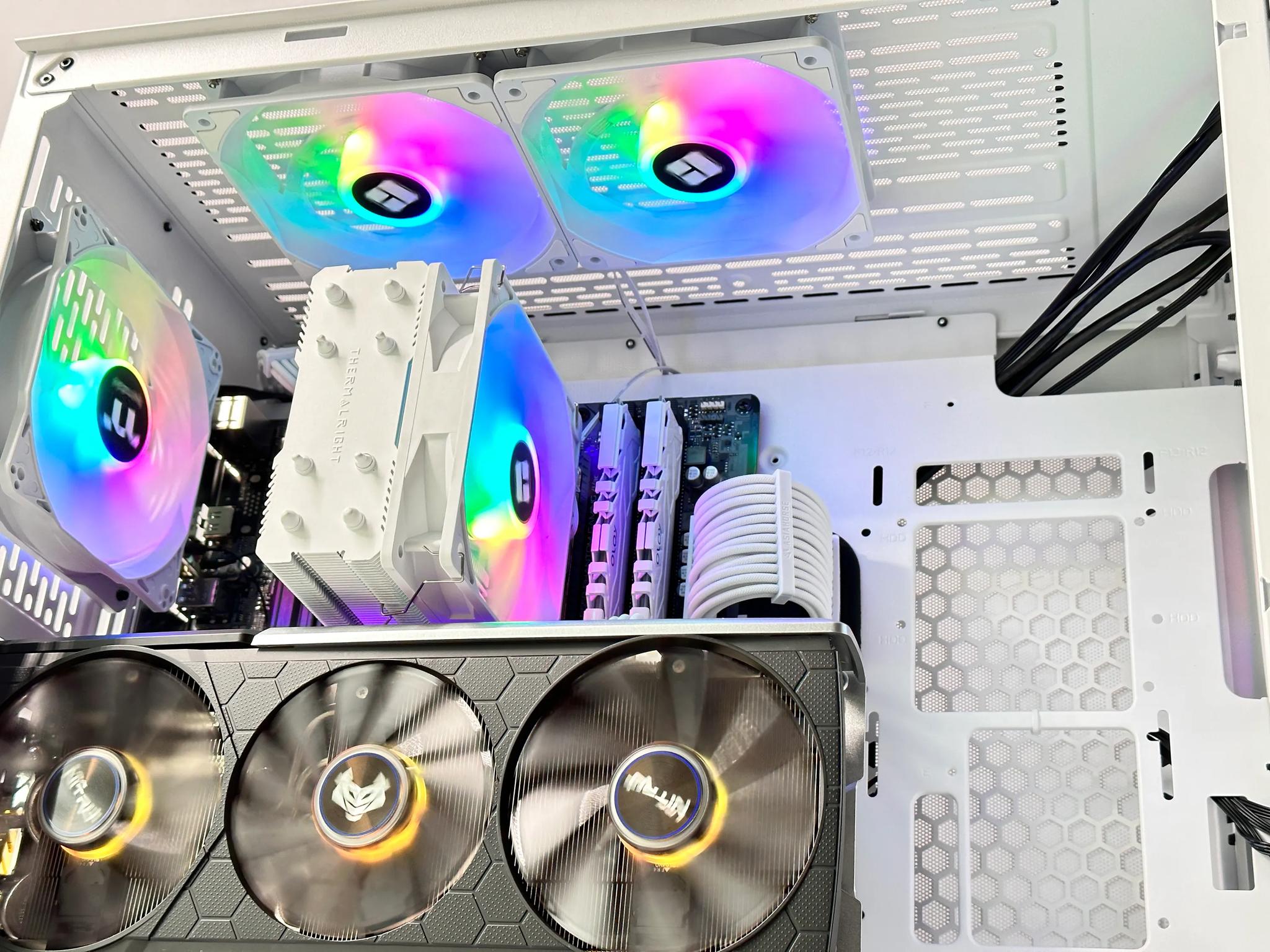 🌨️View 300🌨️AMD RX 5700 XT 8GB❄️Ryzen 5 5600X❄️16GB DDR4❄️1TB SSD NVME