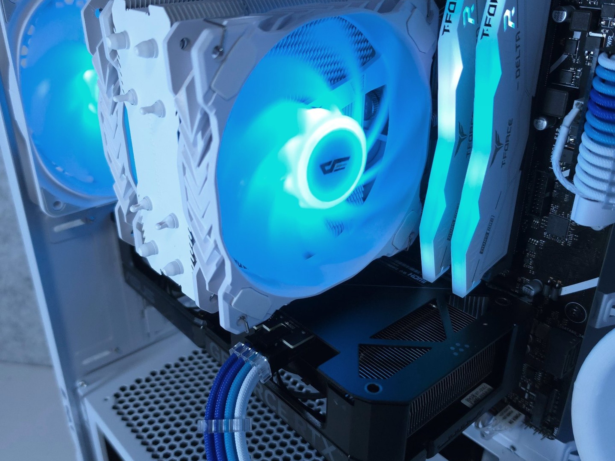 ASUS RTX 4070 💙 Core i7 14700F