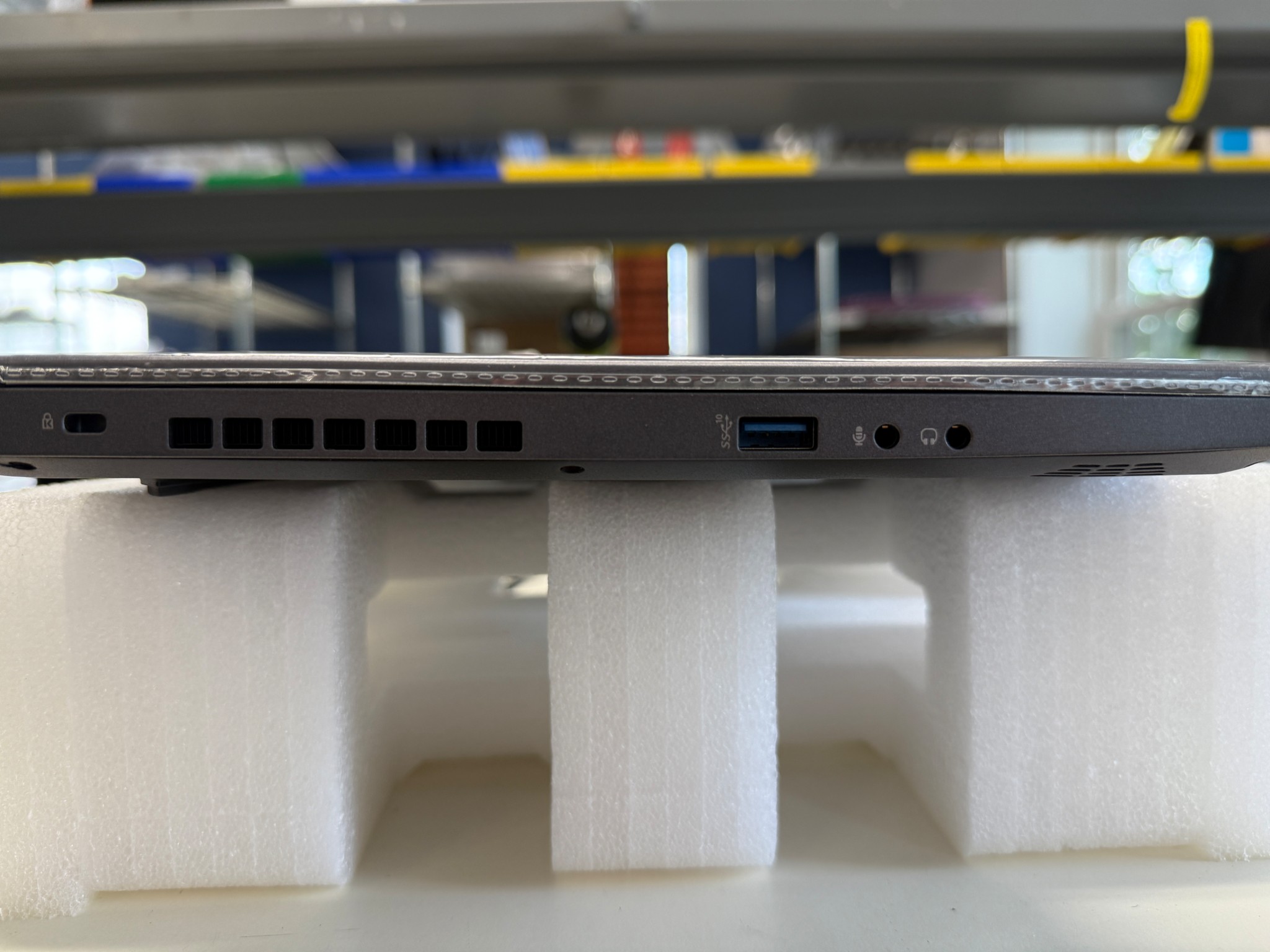 Eluktronics Max-15, i7-10875H, RTX 2060, 32GB Ram, 2x 512GB SSD