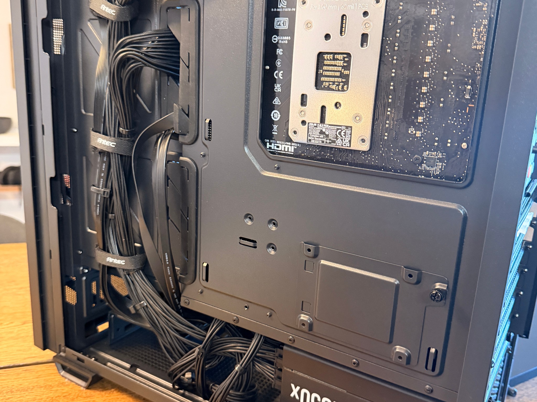 The Dark Knight – Sleeper High-End Gaming PC | 9850X3D | RX 9070 XT | WiFi 7 | No RGB