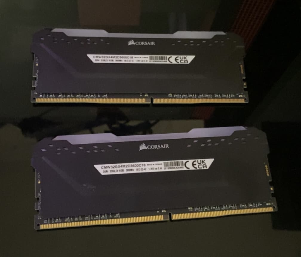 (32gb) Corsair Vengeance PRO RGB