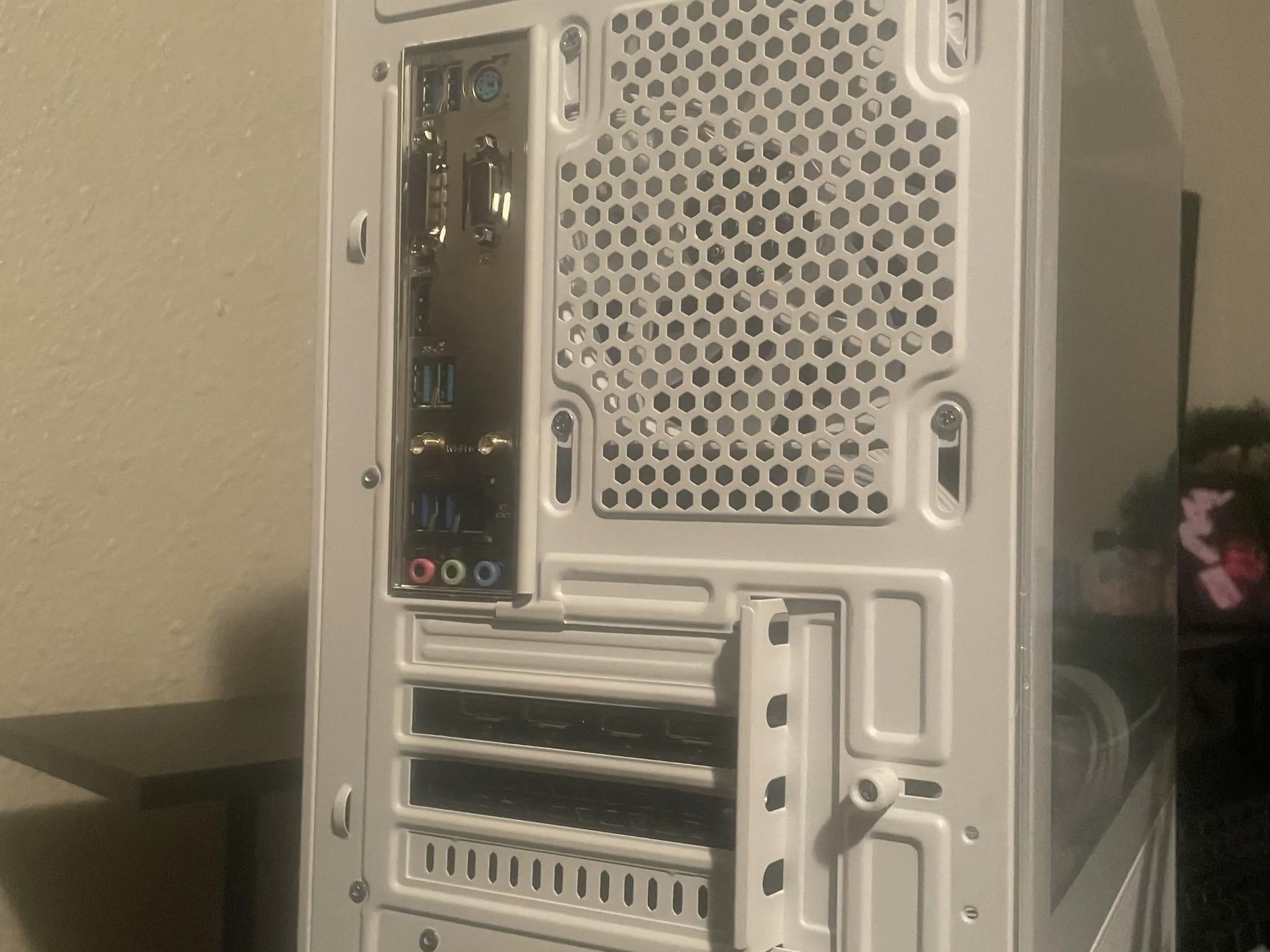 GTX 1660 Super & AMD Ryzen 5 5500! All White build
