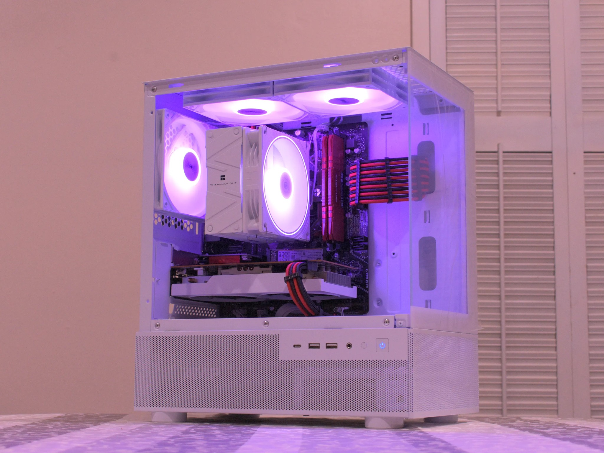 1080p Beast | Ryzen 5 3600 | RX 6600 8GB | 32GB DDR4 | 1TB nVME SSD | 1080p White/Red Gaming PC RGB