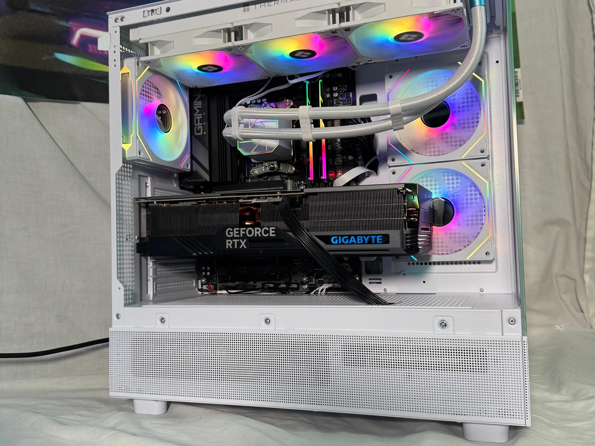"Project Flash" RTX 4090 Ryzen 7900x Gaming PC
