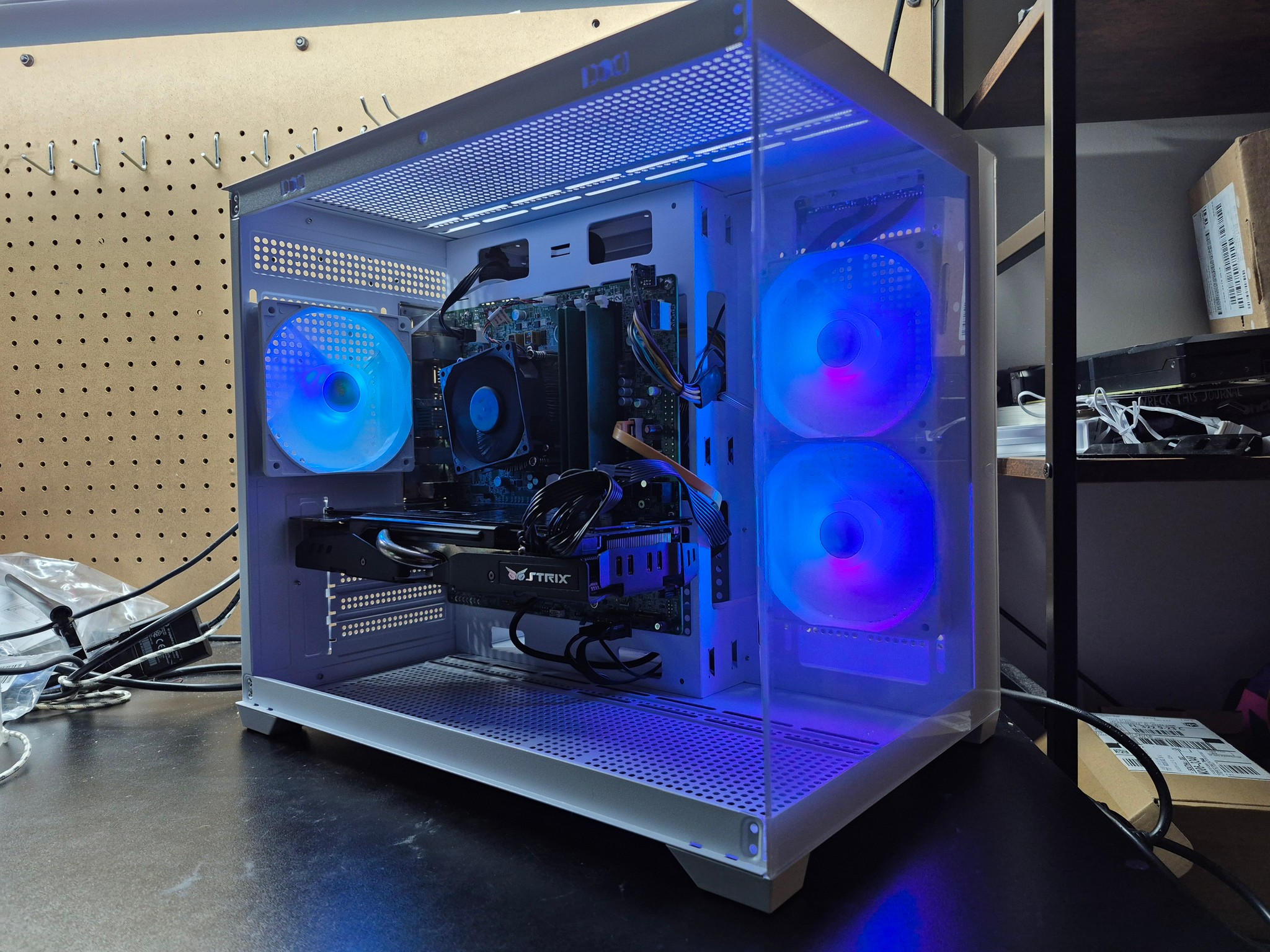 120 FPS Fortnite | Xeon (same as i7-6700), 12GB DDR4, 500GB SSD, GTX 980, Wifi, Win11, RGB