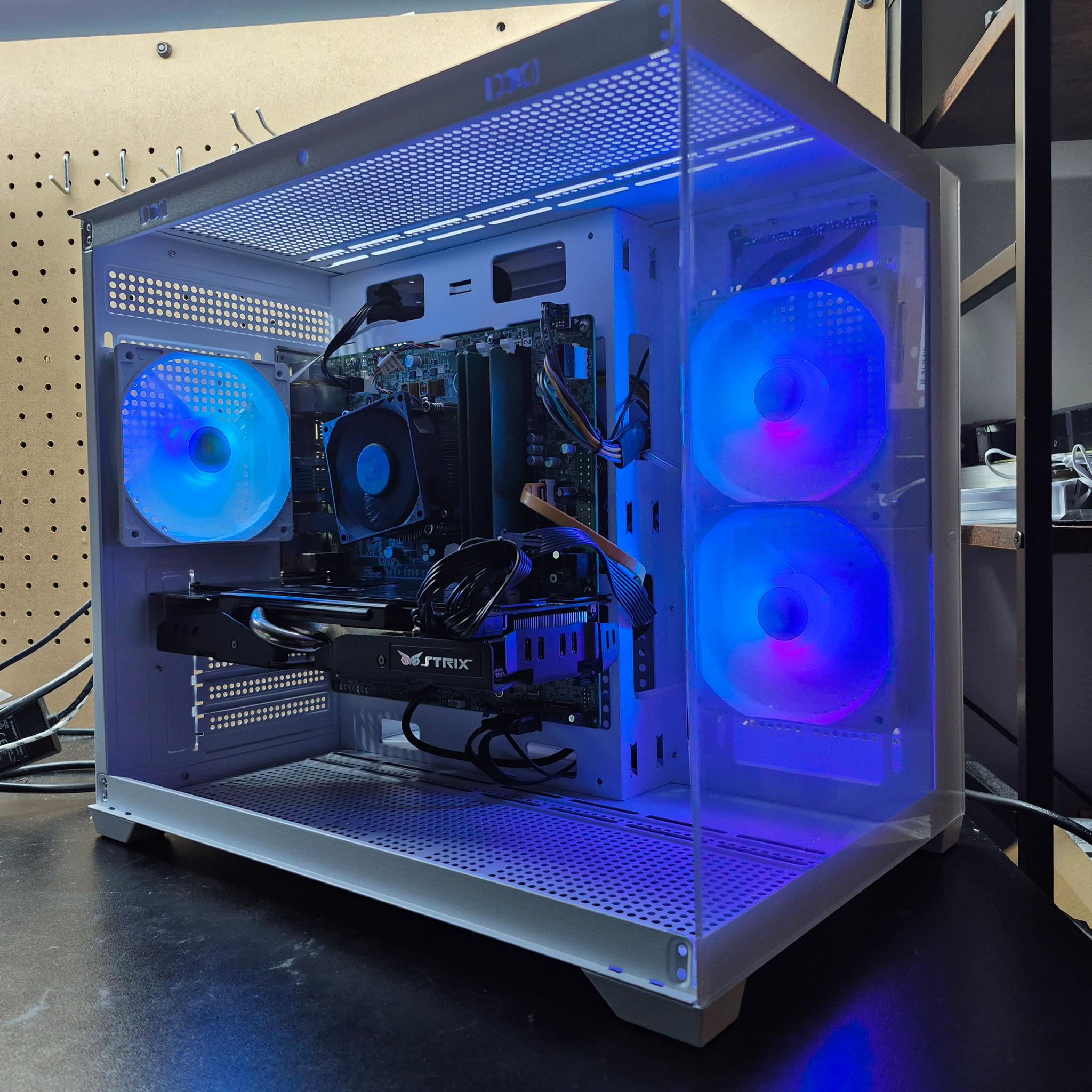 120 FPS Fortnite | Xeon (same as i7-6700), 12GB DDR4, 500GB SSD, GTX 980, Wifi, Win11, RGB