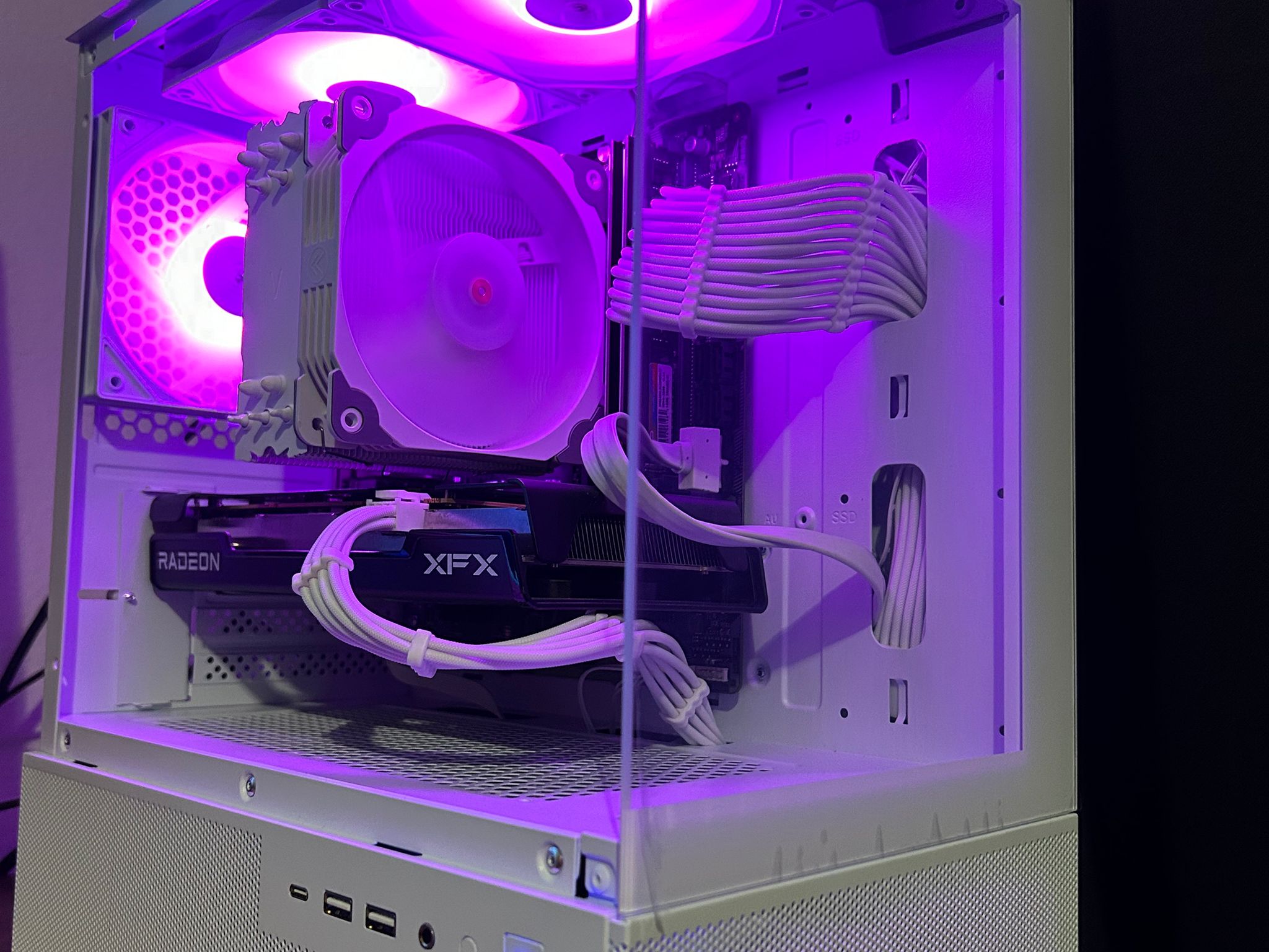 White 1080p Beast gaming pc