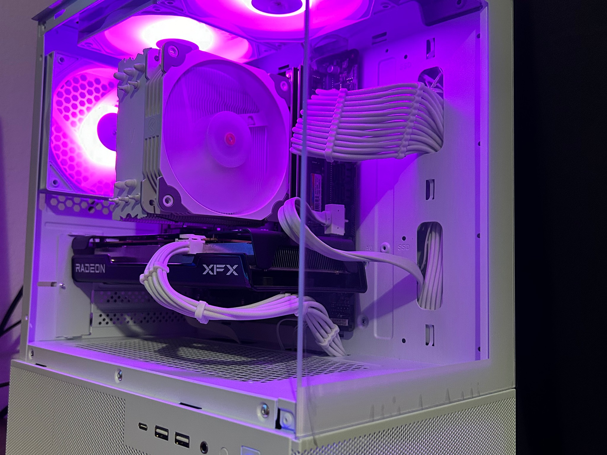 White 1080p Beast gaming pc
