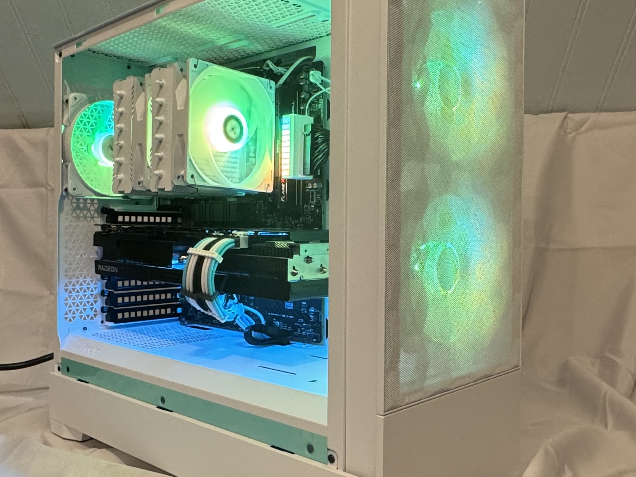 "White Hell-Fighter" 7700x, RX 7900XT, all amd pc with 32gb ram, WI-FI