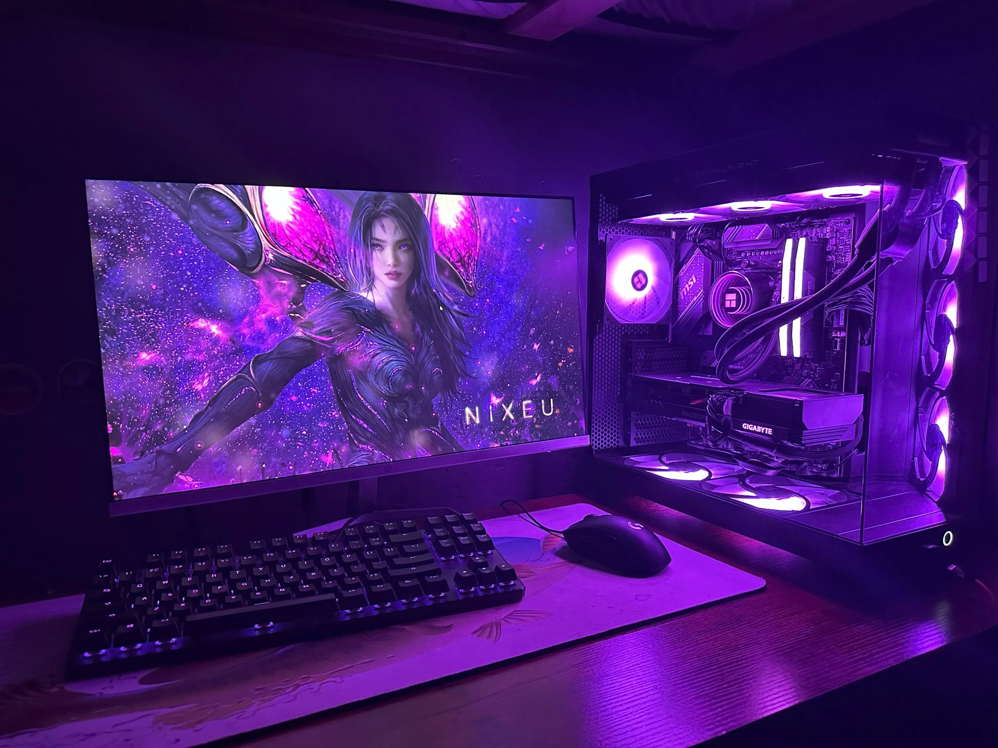 ON SALE! Sleek Black Fishtank RGB Gaming PC – GPU : 7600XT CPU : 7700