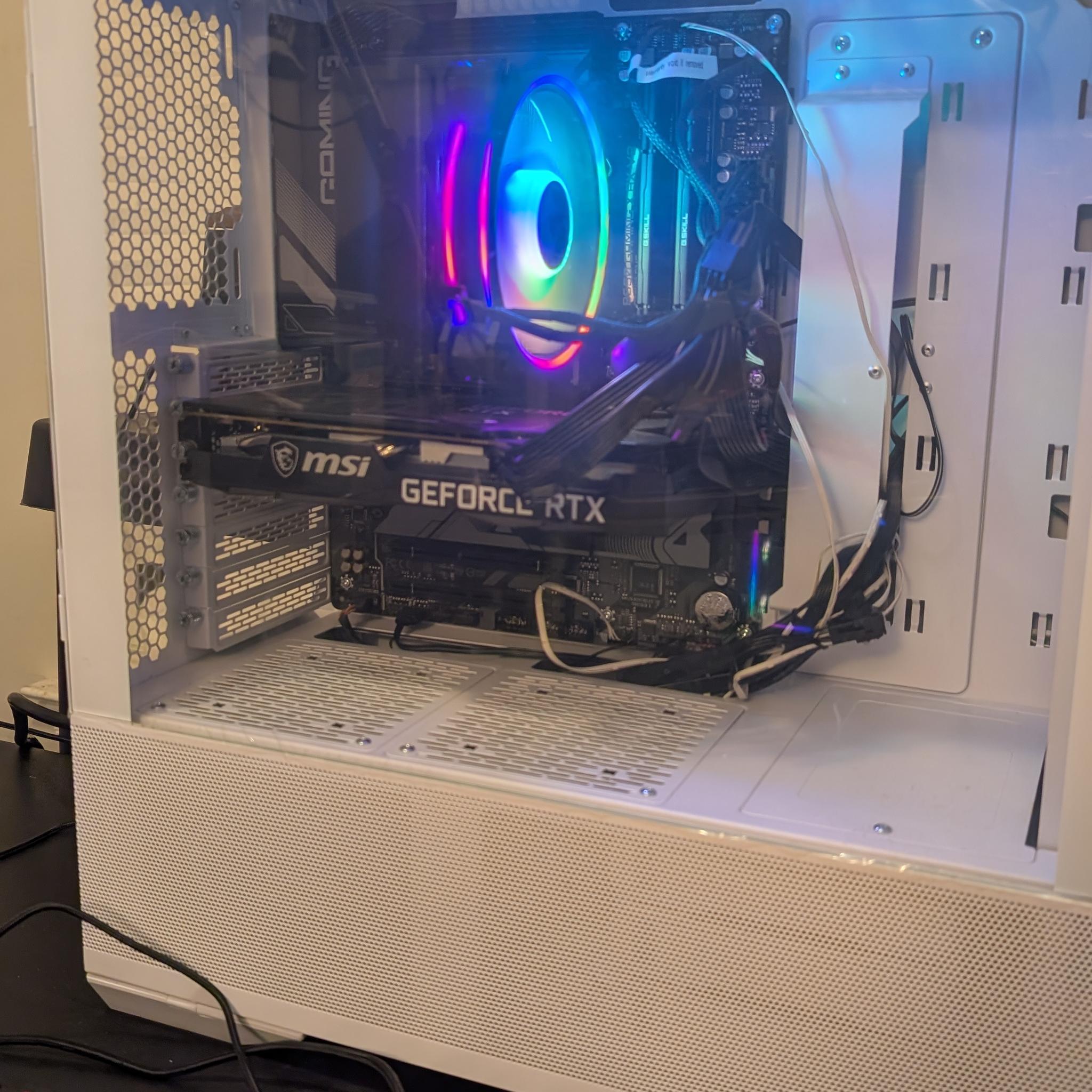 White Tempered Glass Ryzen 7 7700X 8-core RTX 3060 12GB 32GB DDR5