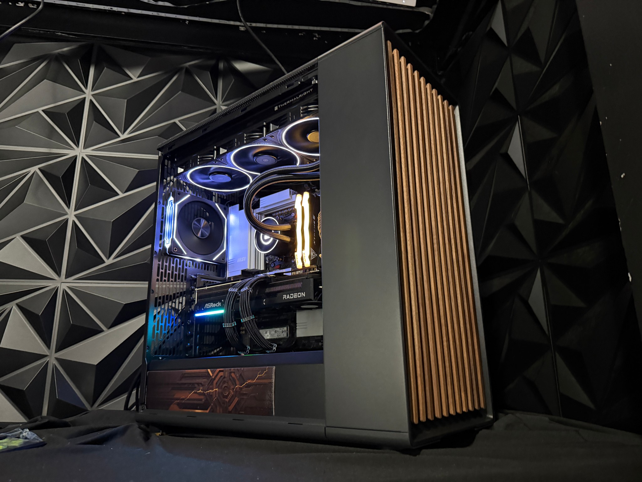 🪵⚙️ IRON WOOD ⚙️🪵 Ryzen 9 9900X| RX 9070XT| 32 GB DDR5 8000Mhz|4.5 TB NVMe| 850W Gold PSU