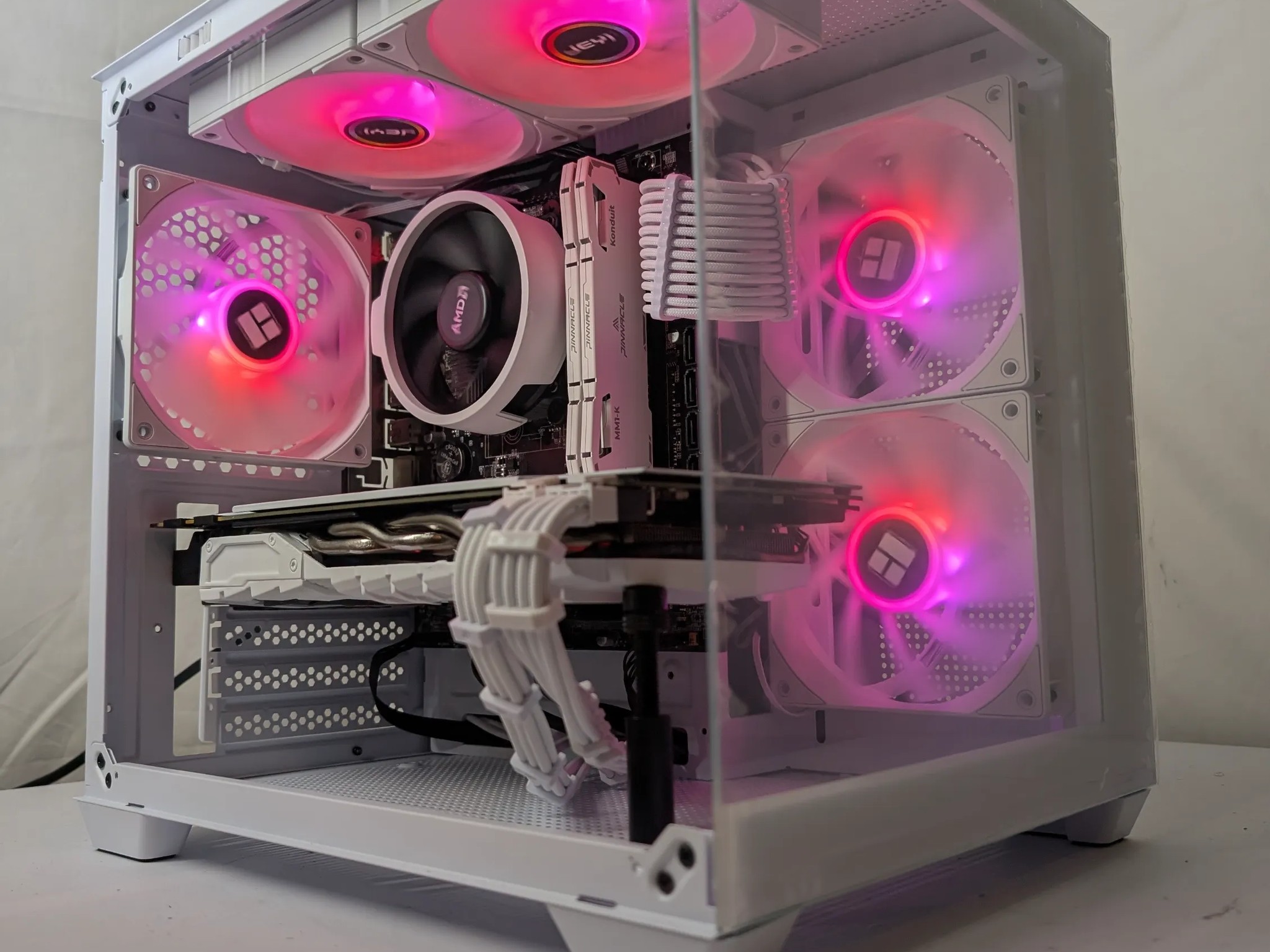 GTX 1070 | RYZEN 5 2600 |  16GB DDR4 | 500GB NVME SSD | Windows 11