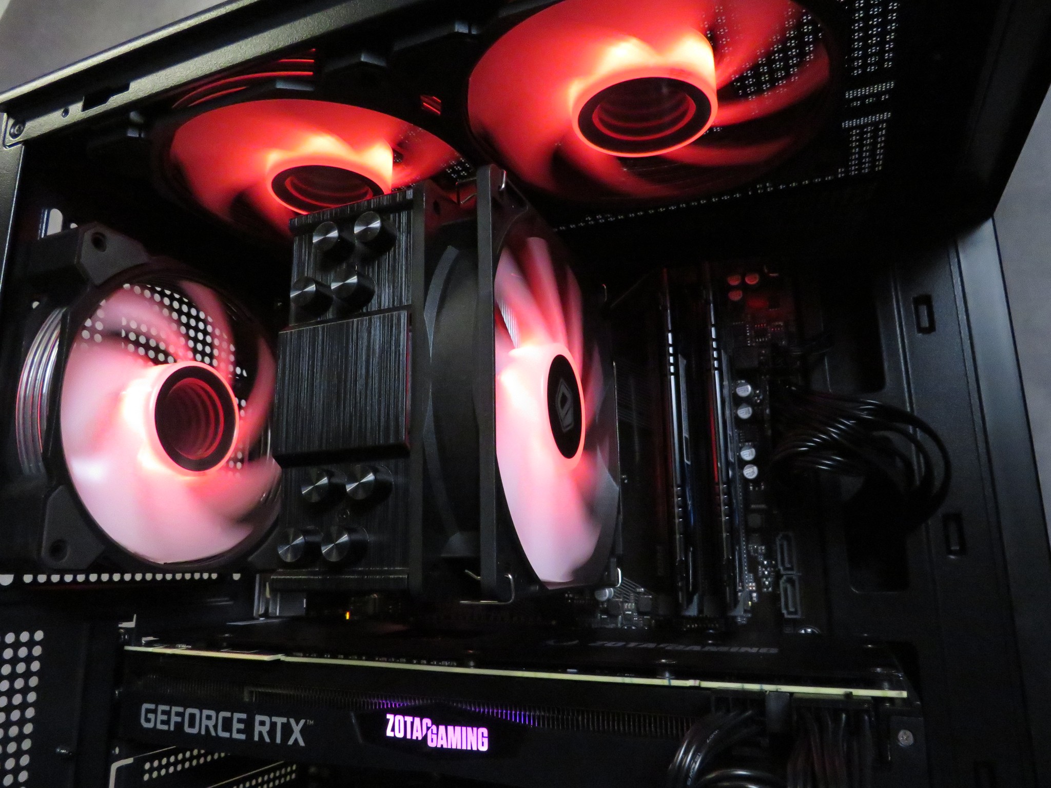 Great Mid-Range Gamer: Ryzen 5 3600X + RTX 2070 Super + 16 GB DDR4 + 1 TB NVME