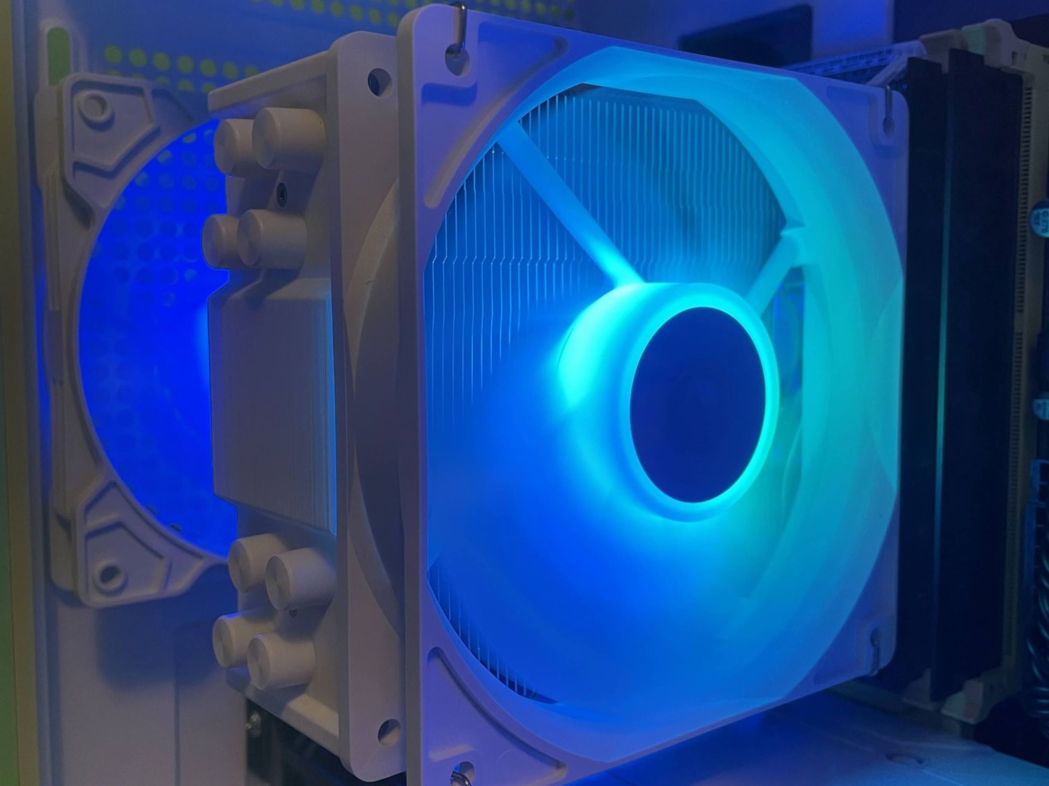 Custom White Glass Gaming PC | Intel i7 / AMD RX580 / 8GB / 1.1TB Win 11 Pro + Wi-Fi