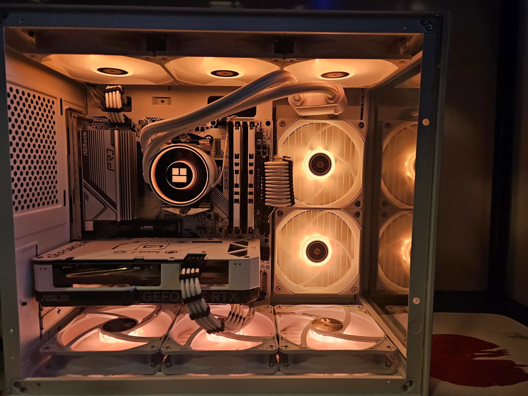 CYBER MONDAY SPECIAL Arctic Beast Ryzen 7 5700X / 32GB / 2TB SSD / RTX 4060