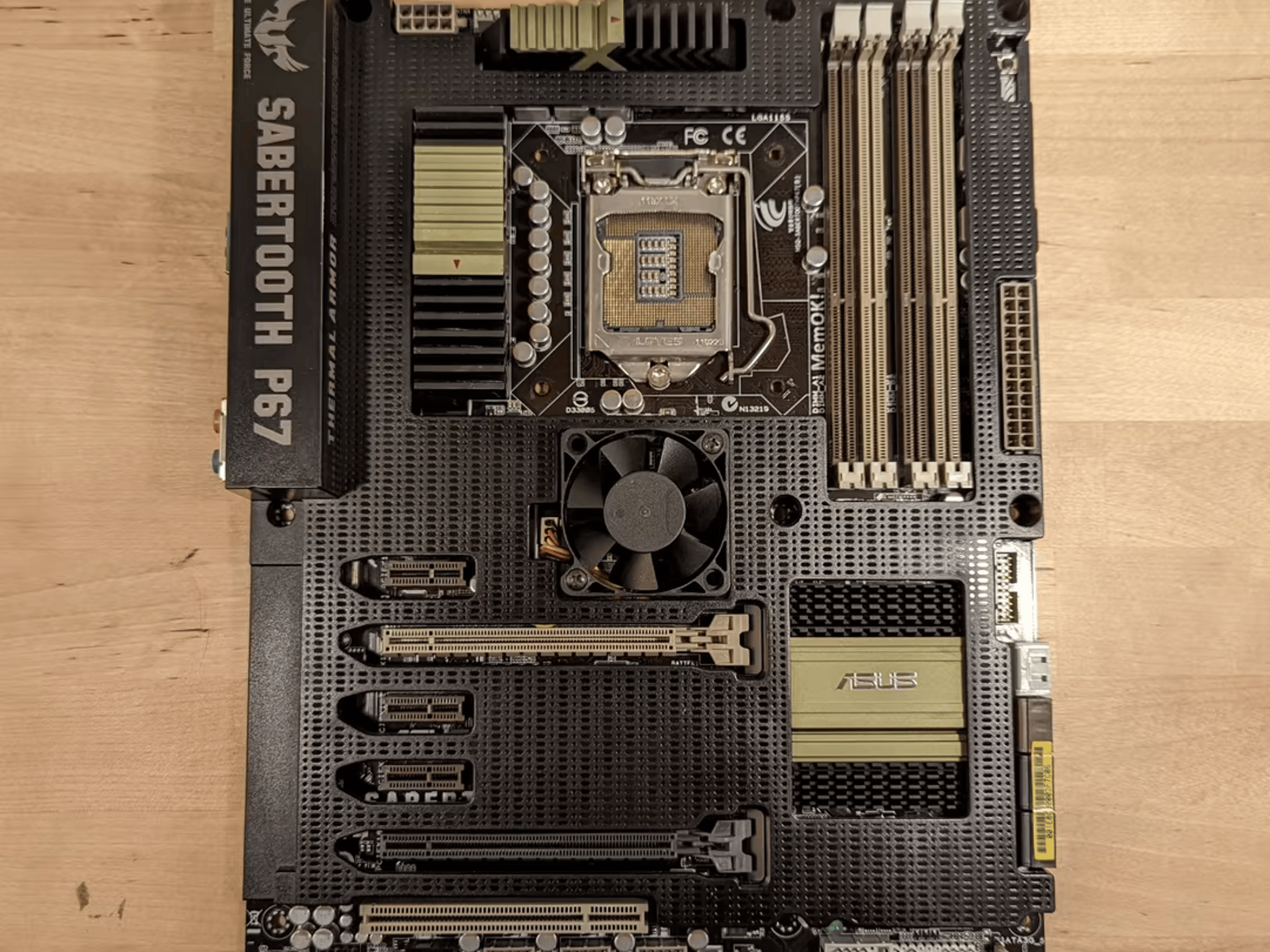ASUS SABERTOOTH P67 Intel P67 Express LGA 1155 DDR3 Motherboard USB3.0