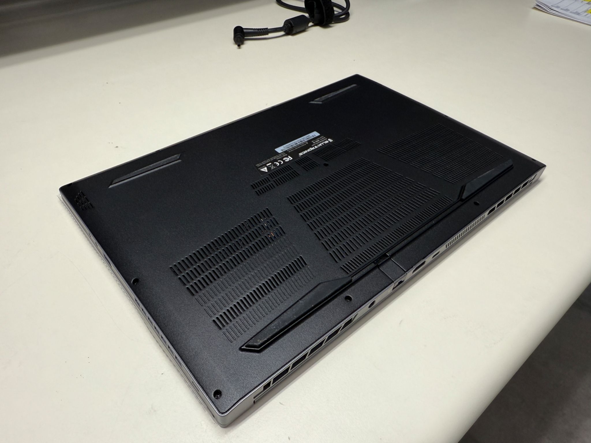 Eluktronics Max-15, i7-10875H, RTX 2080 Super, 32GB Ram, 2x 1TB SSD