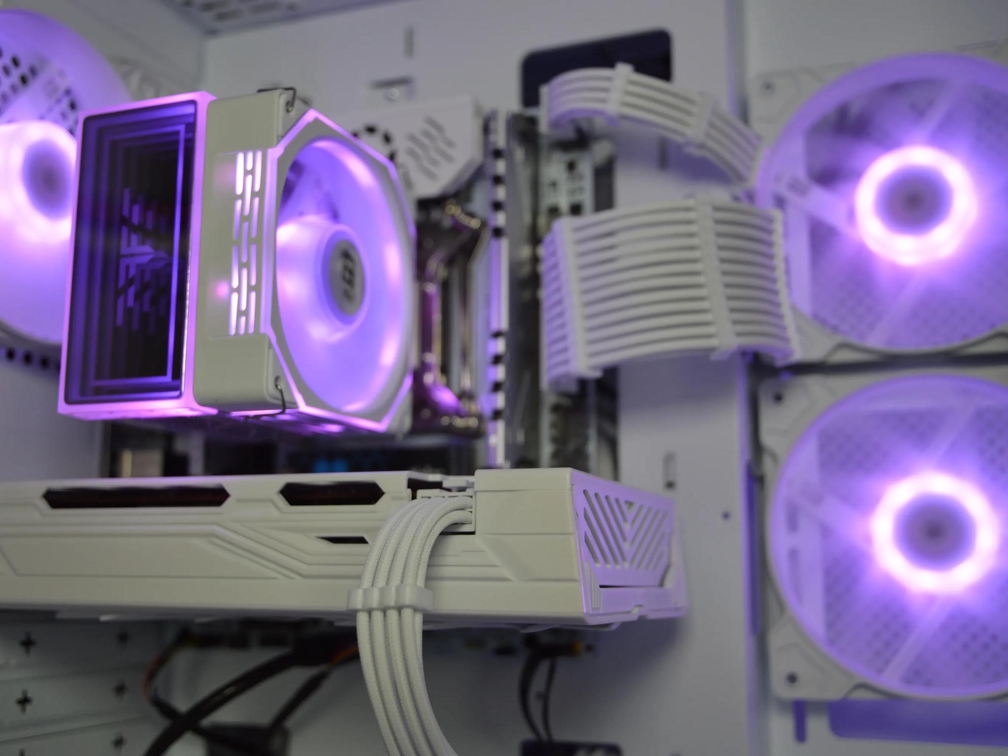 ⚪⚪| RX 580 8GB | INTEL XEON E5 2670 V3 | 16GB RAM | 1TB SSD | Ice Frost |