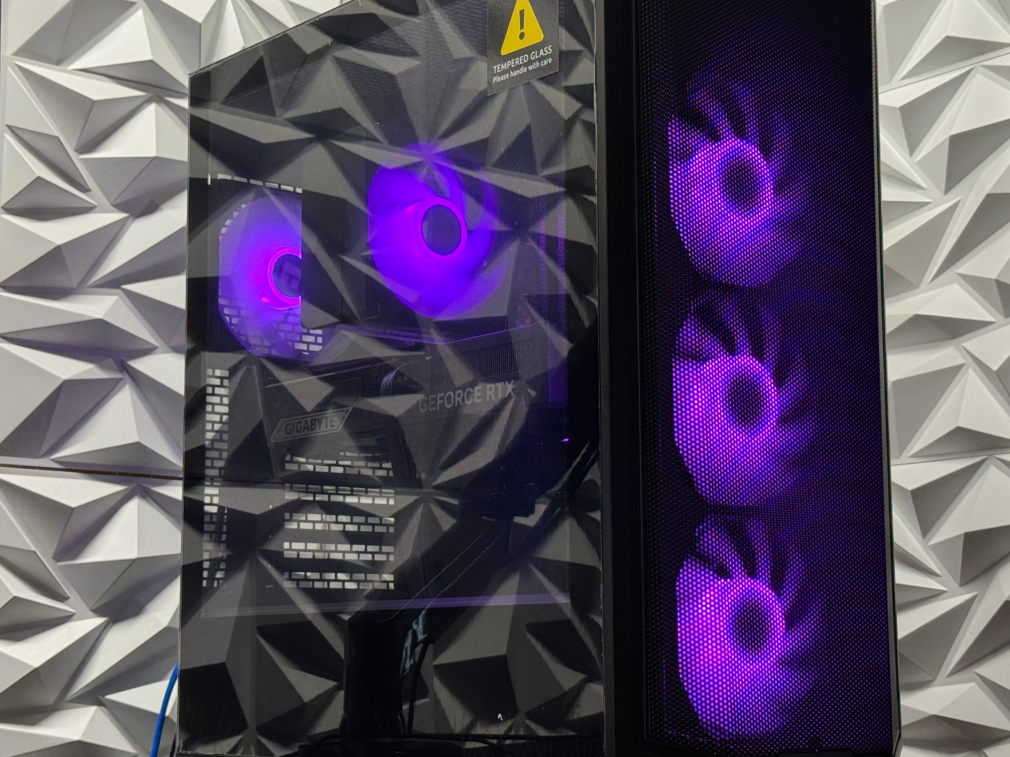 RTX 5070 Ti / Ryzen 7 7800X3D / 32GB DDR5 Ram / 1TB NVMe SSD / Gaming / Creator / Streaming