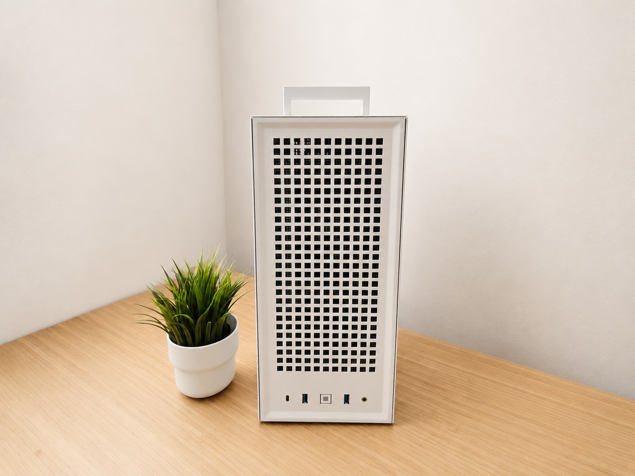 Ryzen 5 7500X3D + RTX 4060 Mini-ITX Gaming PC | Hyte Revolt 3 | Built by PYUR