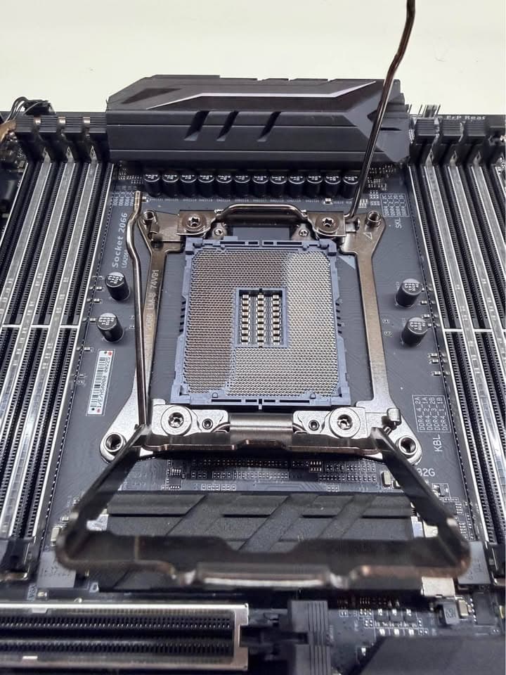 Gigabyte AORUS X299 Gaming 9 i9-7900X 32GB DDR4 Motherboard Combo