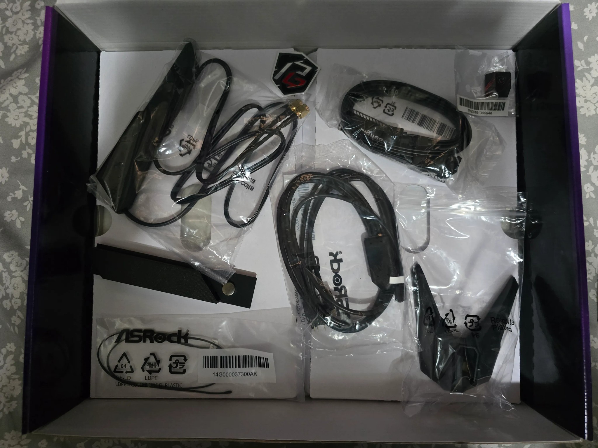 ASRock x870 Riptide, 9800x3D, 4TB 990 Pro Bundle