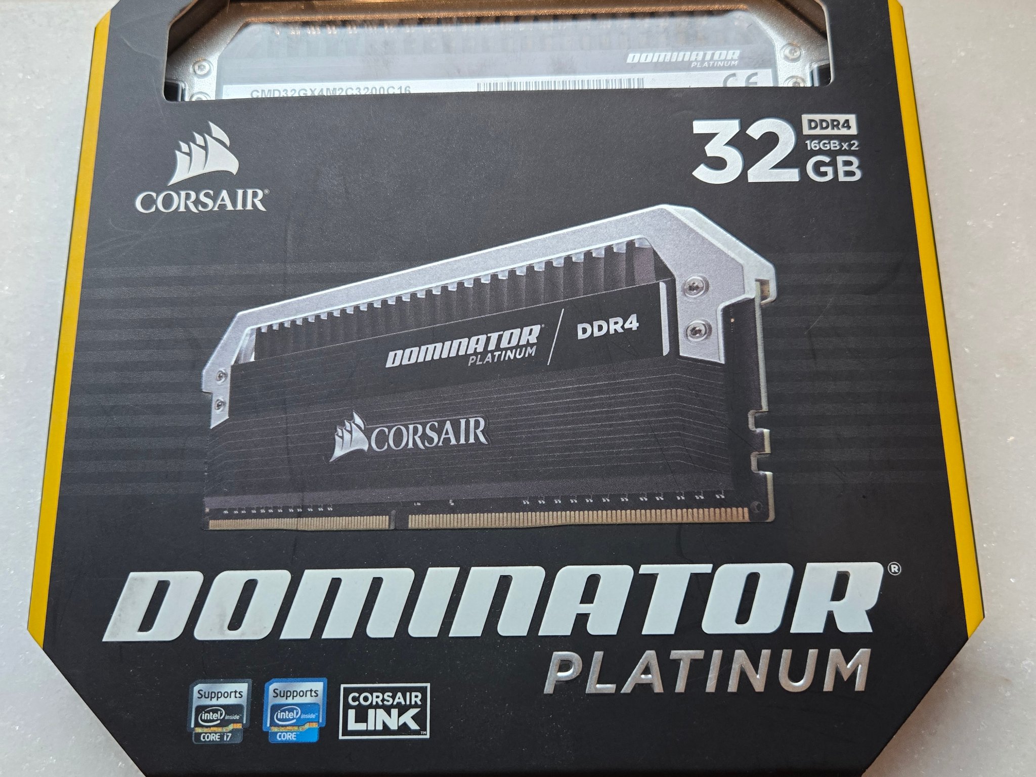 Corsair Dominator Platinum 32GB (2x16)DDR4 3200MHz