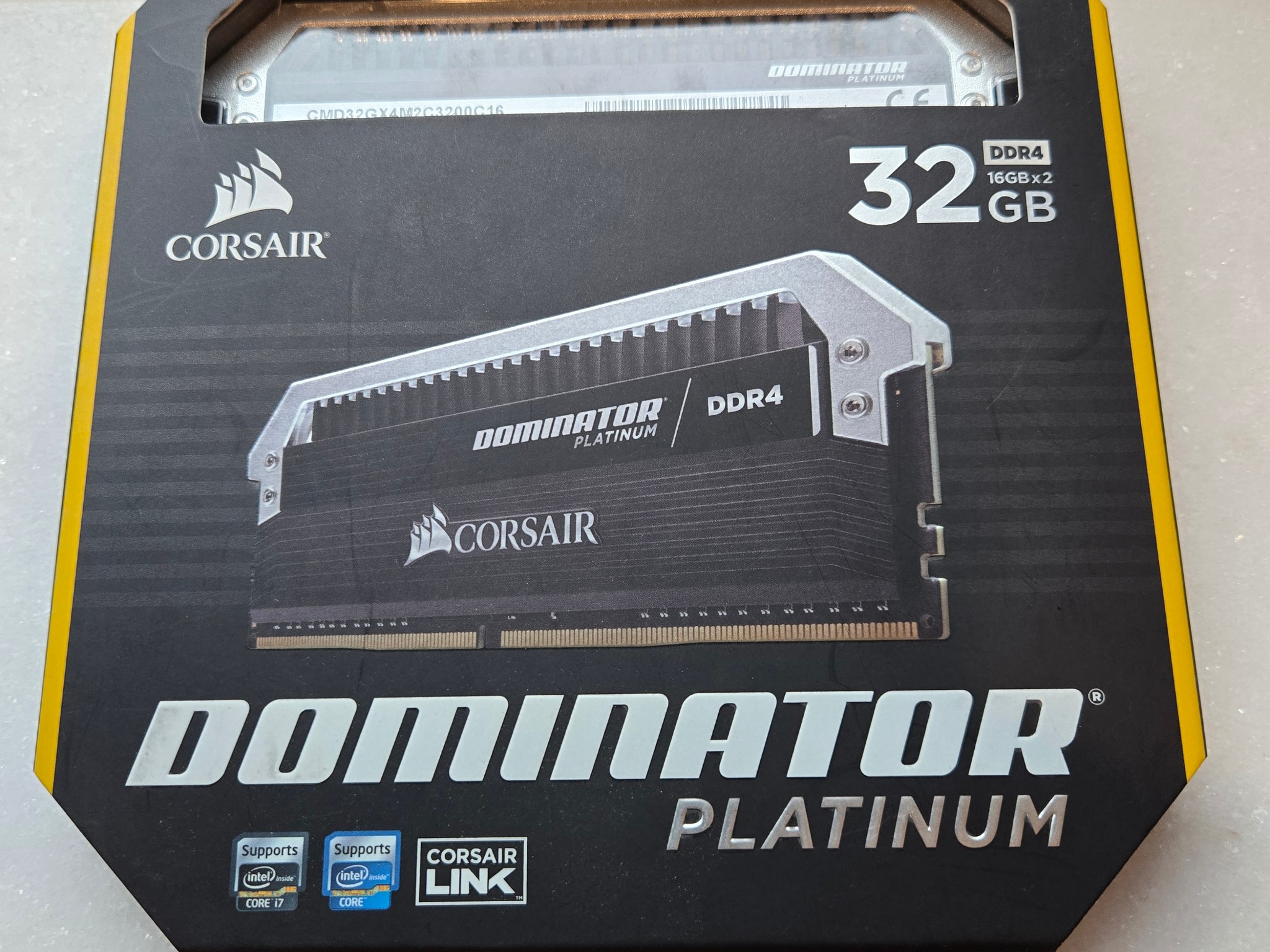 Corsair Dominator Platinum 32GB (2x16)DDR4 3200MHz
