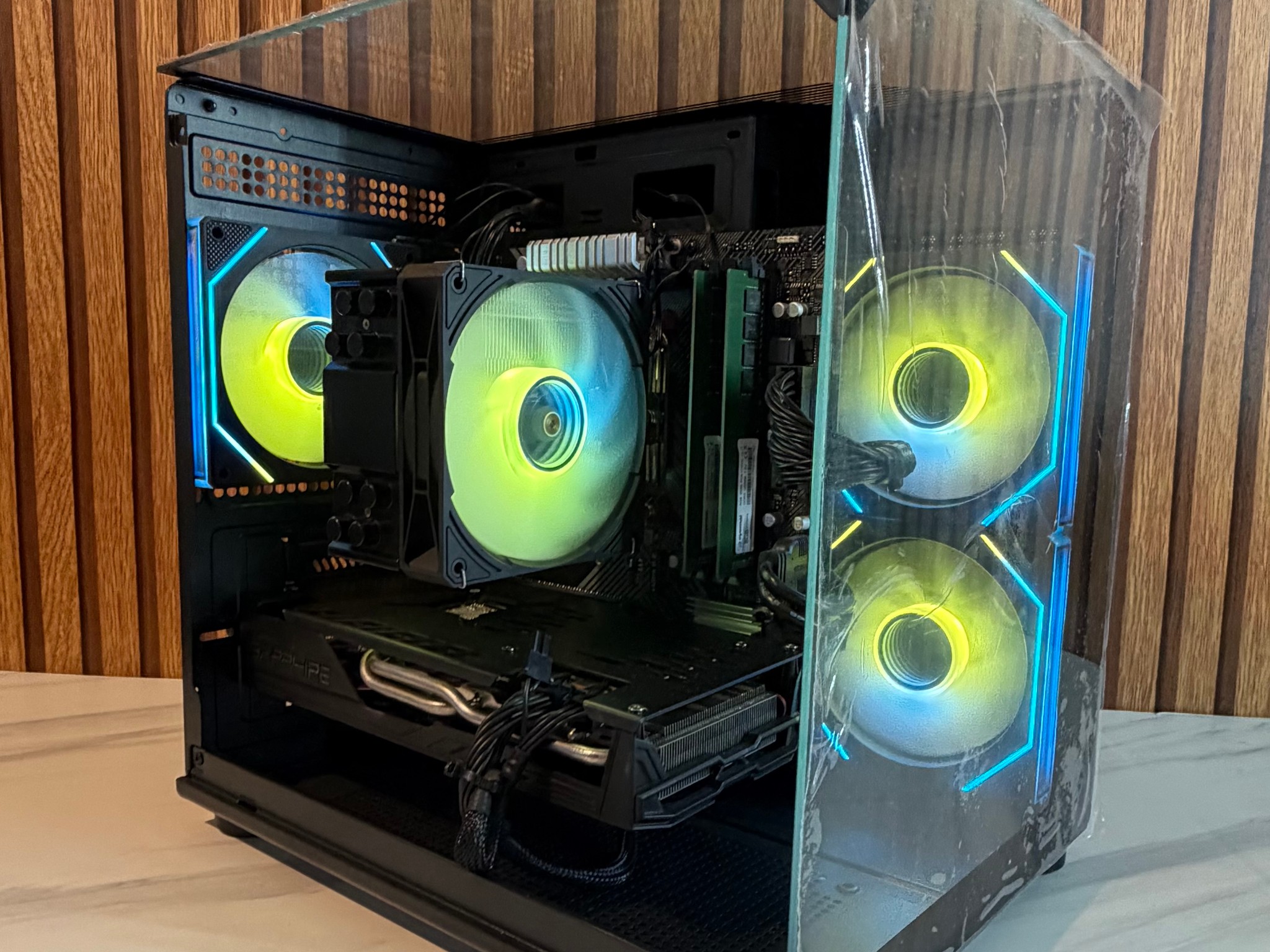 RX 5700XT | RYZEN 5 3600 | 16GB DDR4 | 500GB SSD