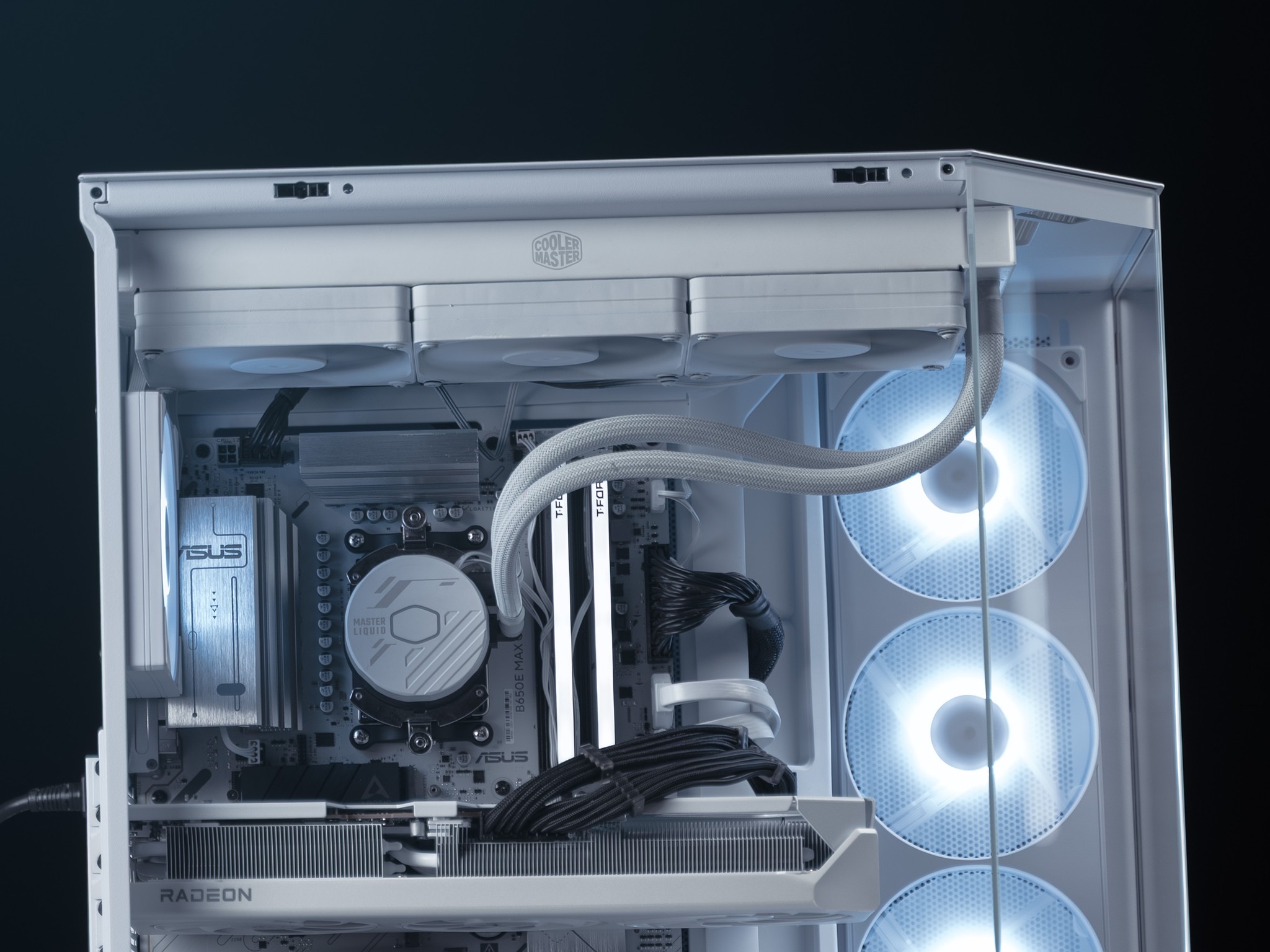 \ PF-20 / RX 9070 XT Ryzen 9 9900X  2TB 32GB DDR5 Windows 11 4K Gaming PC Powerstation