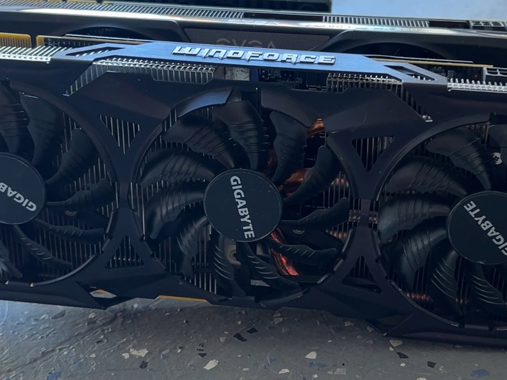 Nvidia GTX 980Ti Gigabyte Windforce (has issue)