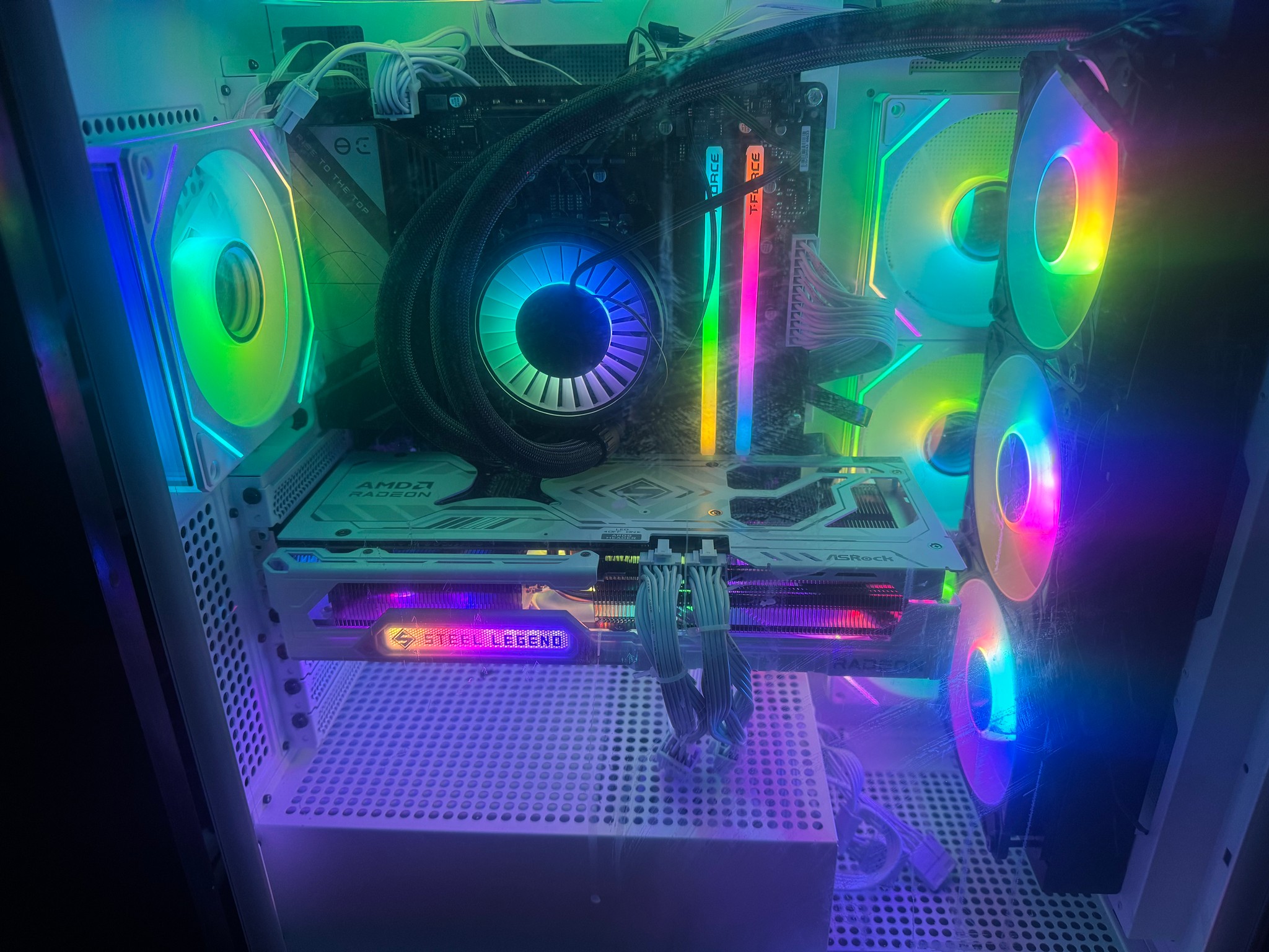 9070XT 16GB | RYZEN 7 9800X3D | 2TB NVME | 16GB DDR5 | 1000W