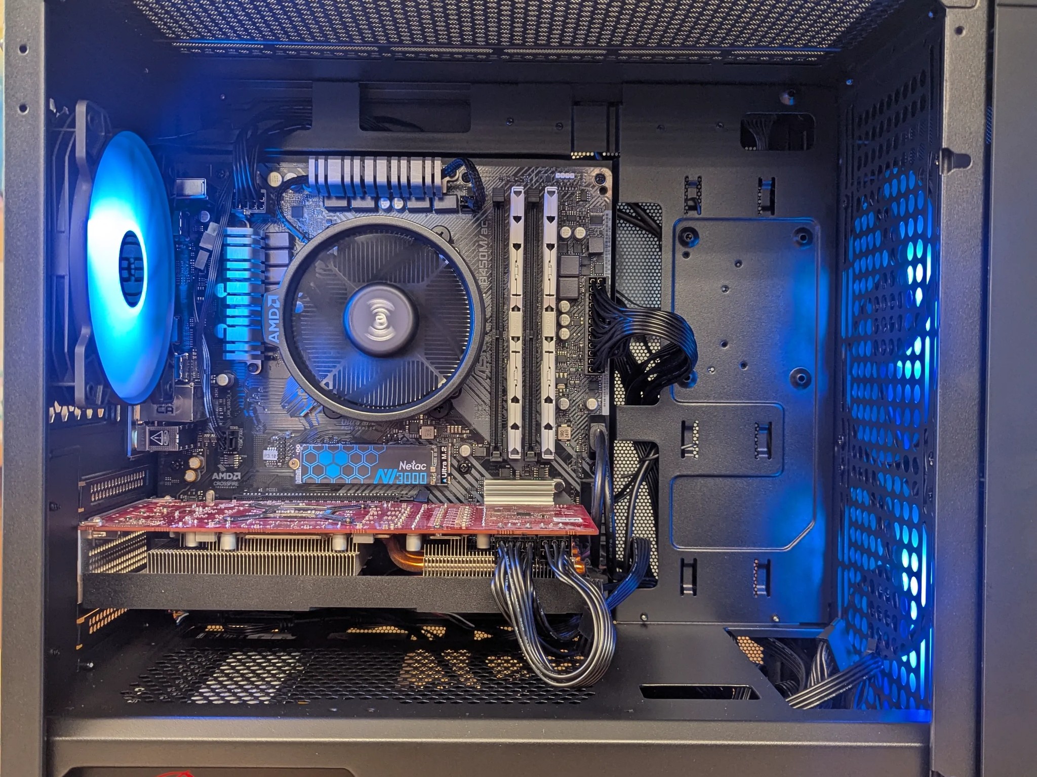 Hydra – 5700 XT / Ryzen 5 5500 – 16GB RAM, 1TB NVMe, 650W Gold – MicroATX Gaming PC