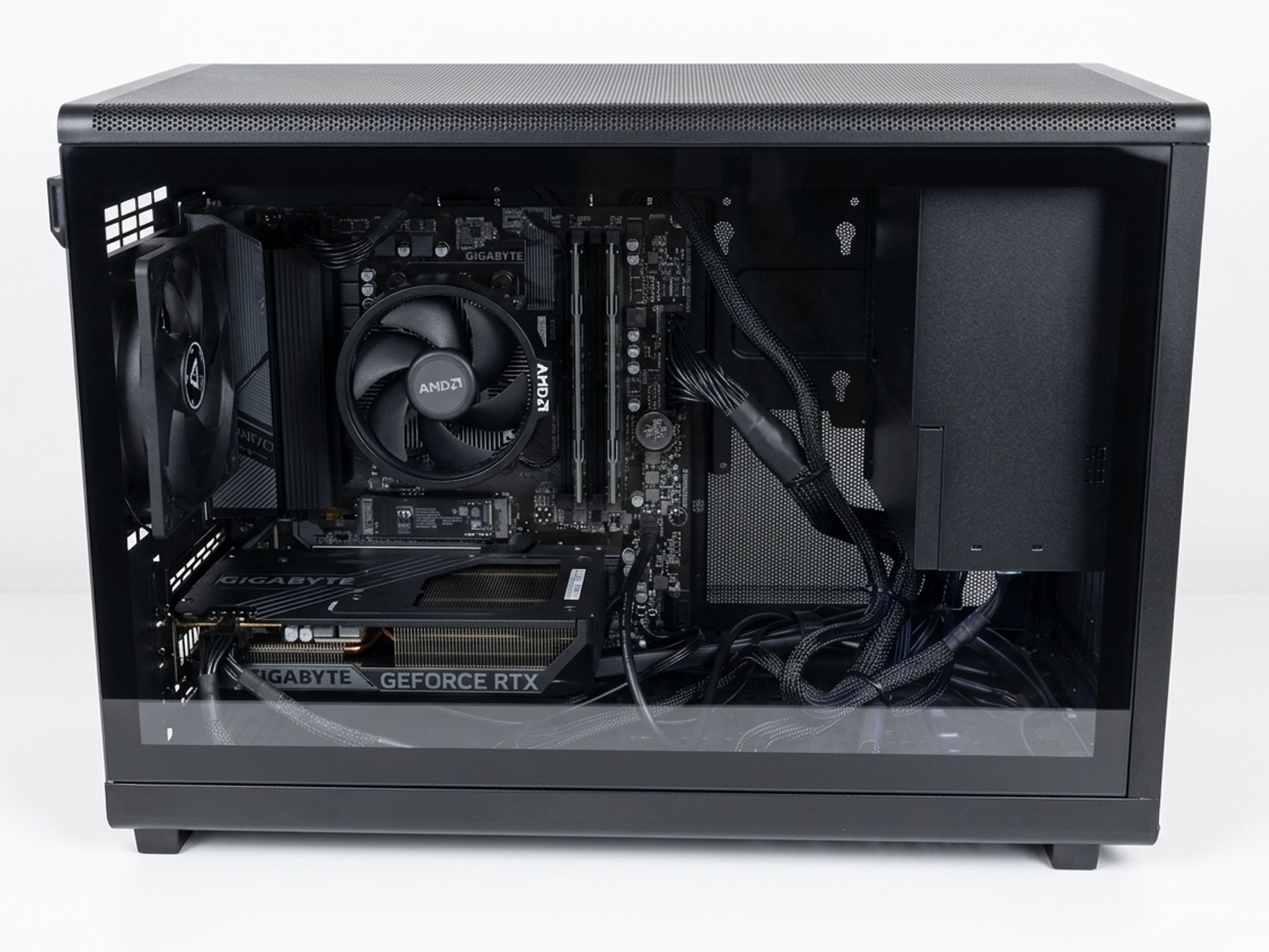 Lian Li A3 mATX Build | Ryzen 5 5500 | Gigabyte 5060 | 16GB DDR4 | 1 TB NVME