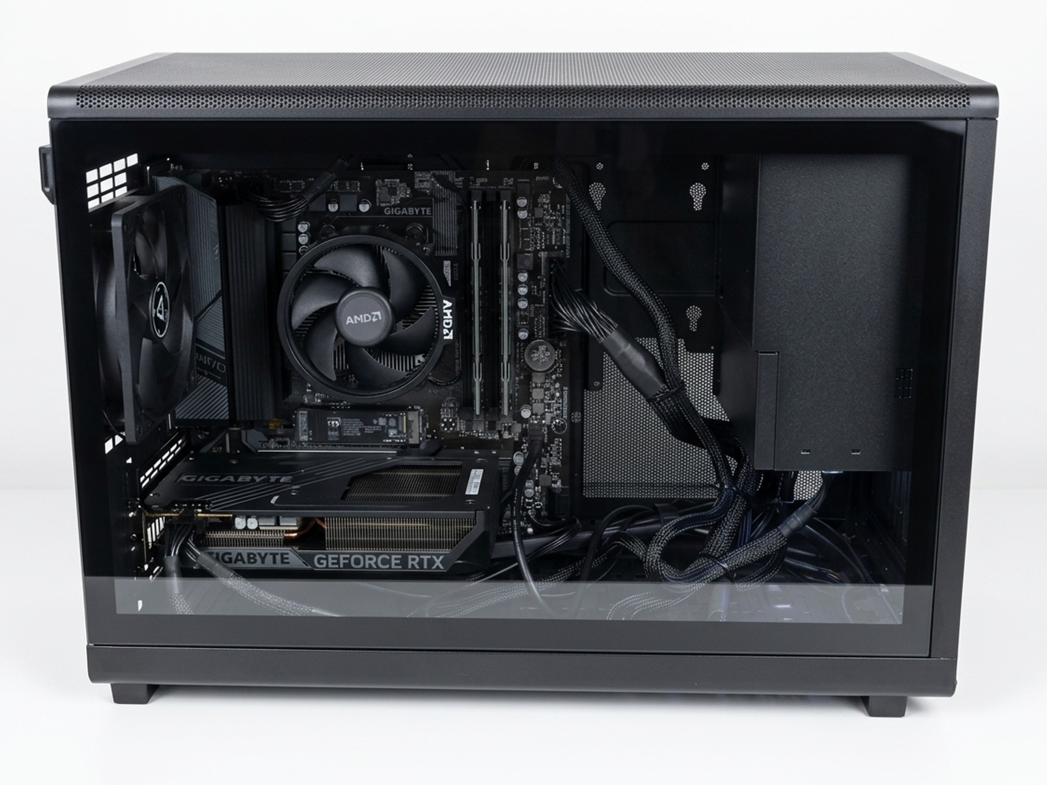 Lian Li A3 mATX Build | Ryzen 5 5500 | Gigabyte 5060 | 16GB DDR4 | 1 TB NVME