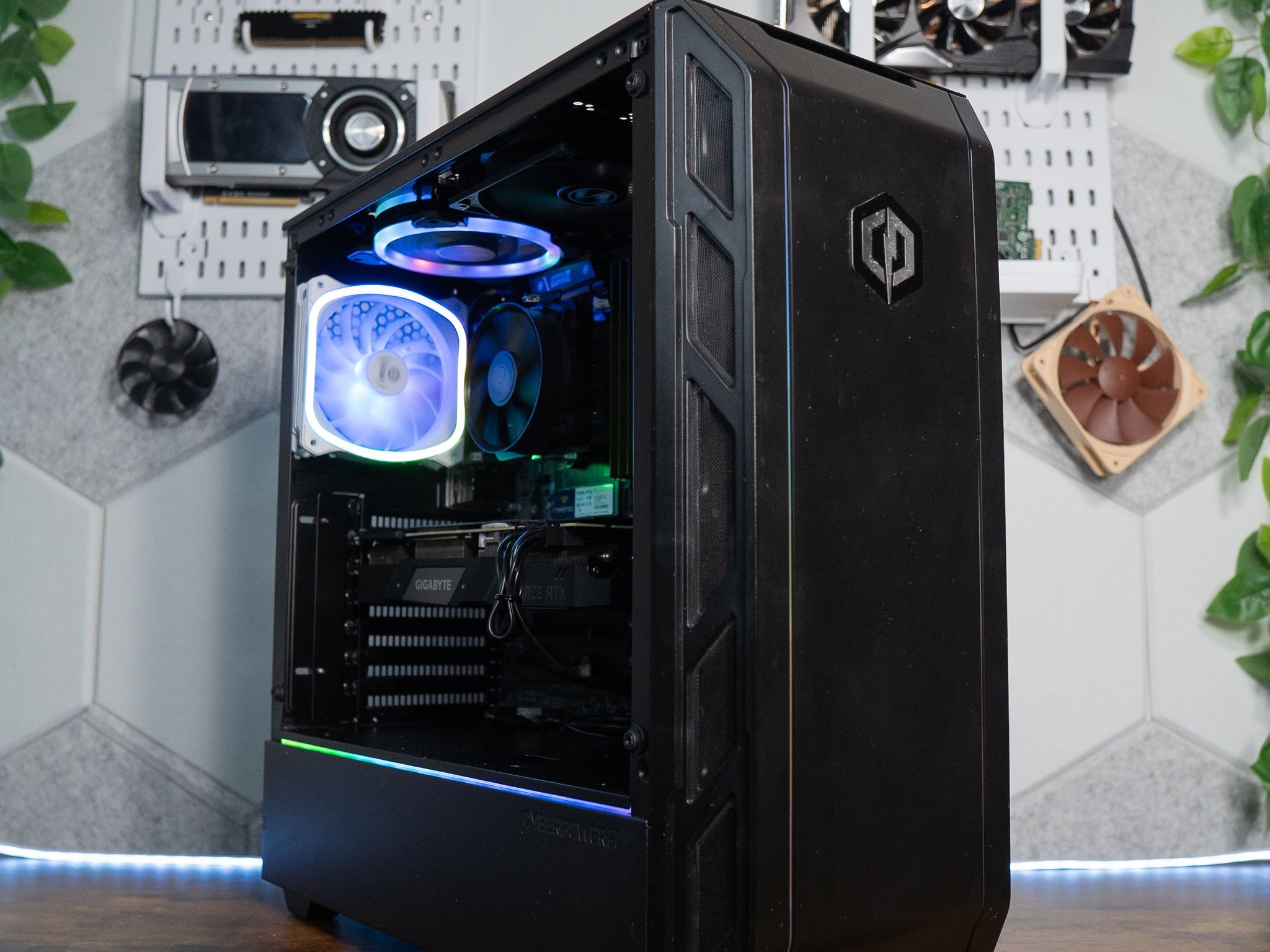 🍬🛸 | Gigabyte RTX 2080 SUPER 8GB | RYZEN 7 2700X | 32GB DDR4 RAM | 2.5TB | CyberPowerPC