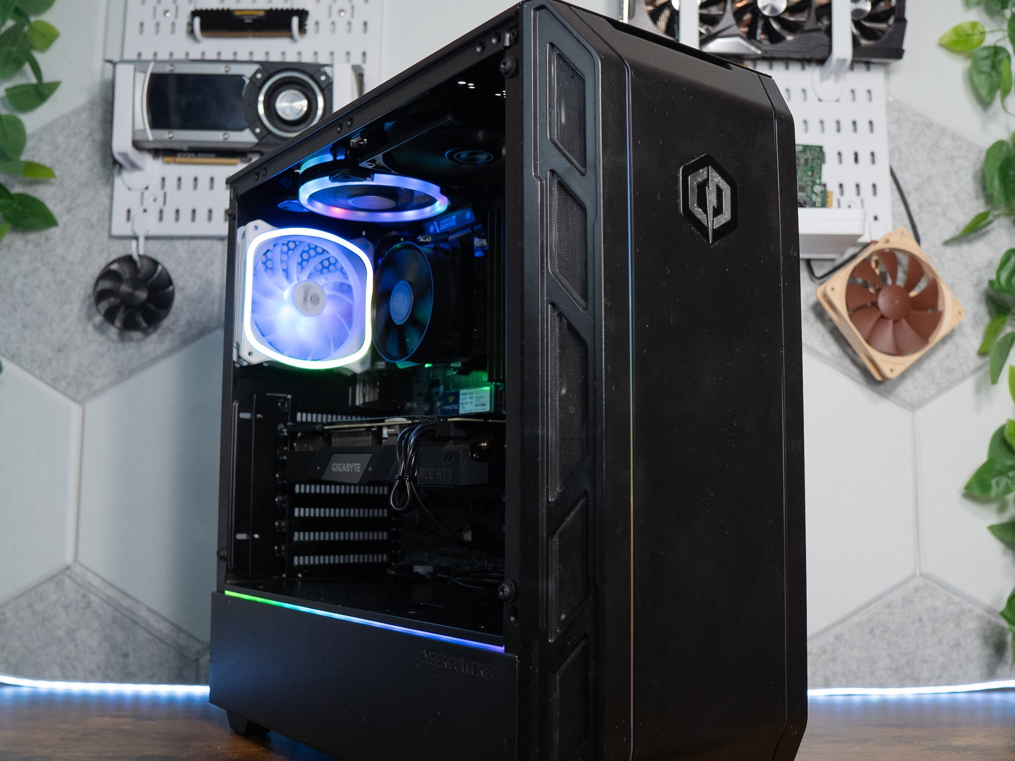 🍬🛸 | Gigabyte RTX 2080 SUPER 8GB | RYZEN 7 2700X | 32GB DDR4 RAM | 2.5TB | CyberPowerPC