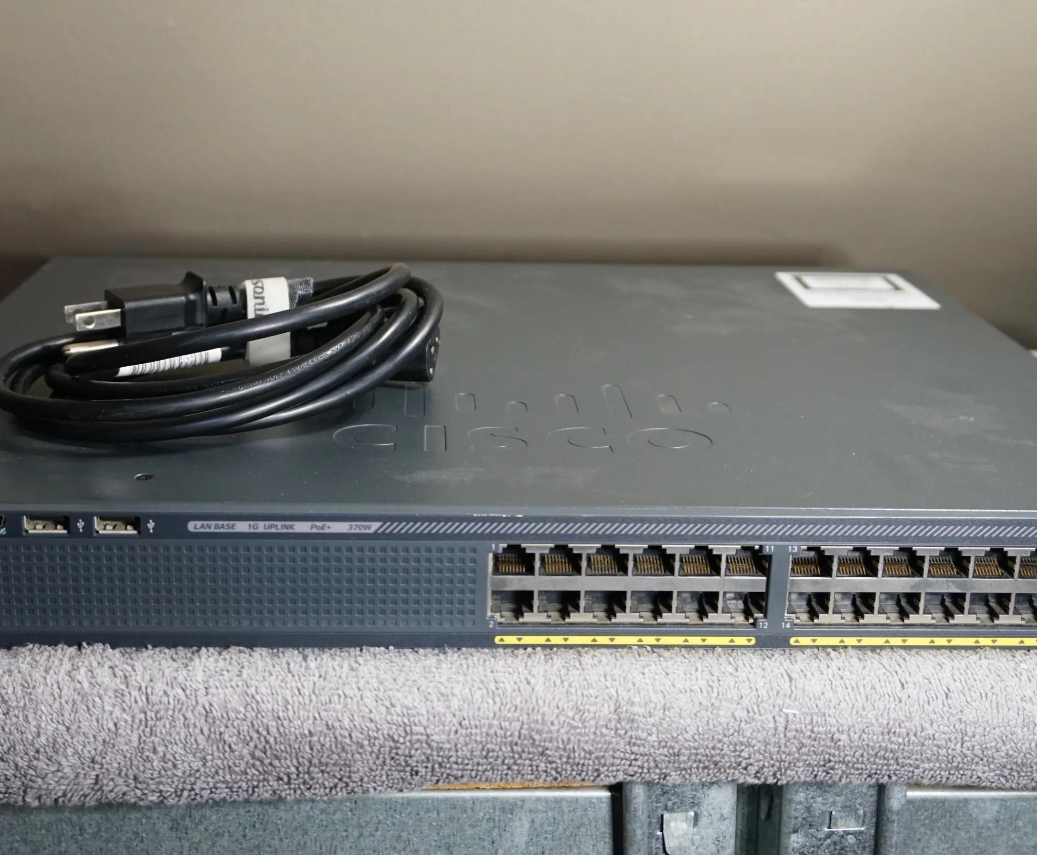 Cisco Catalyst 2960X (WS-C2960X-24PS-L) 24-Port Rack-Mountable Switch Managed
