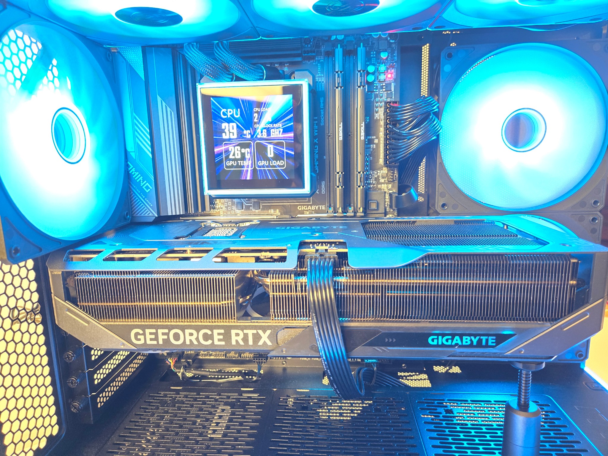 RTX 5080 | Ryzen 7 9800X3D | 48gb DDR5 | 2tb NVME | 💪🏽
