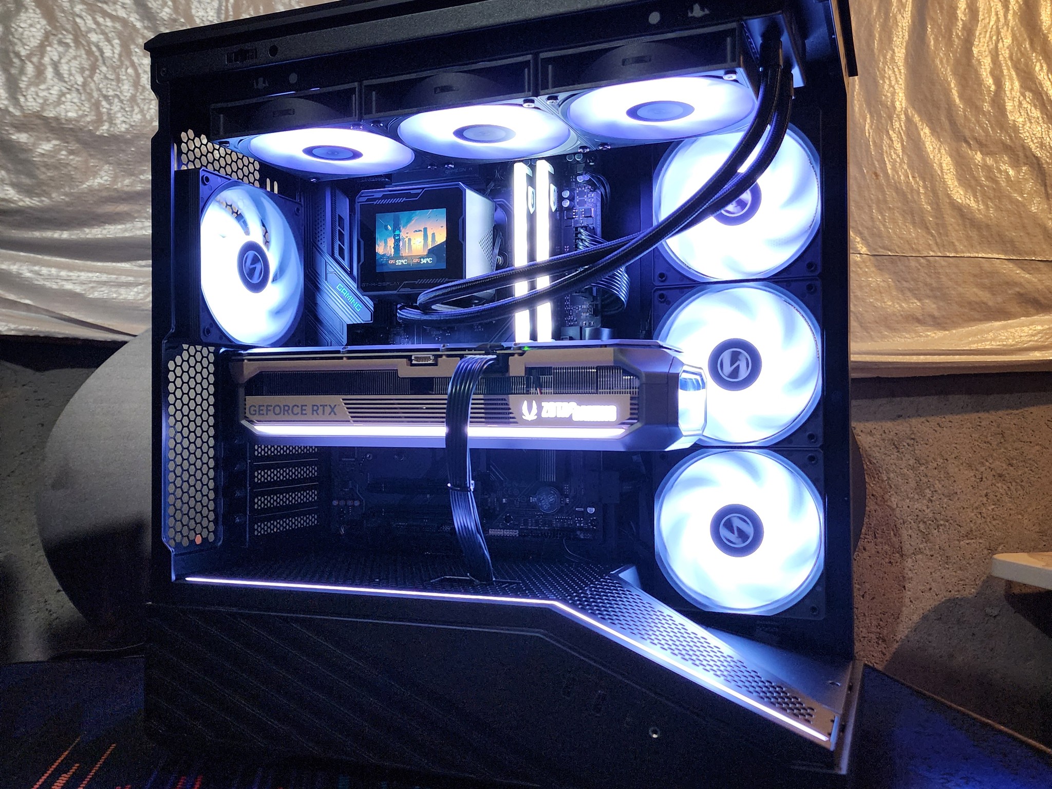 RTX 5080 / Ryzen 7 9850X3D / 32GB DDR5 RAM / 2TB NVMe