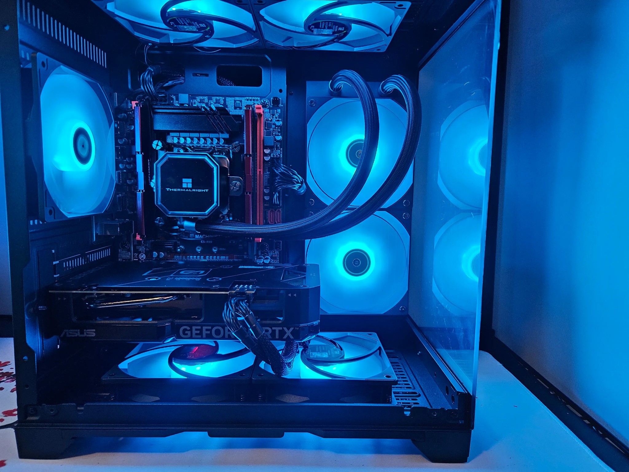 Dark Side Liquid cooled RIG Intel inte 14 Core / 32GB DDR4 / 1TB SSD / RTX 4060 TI